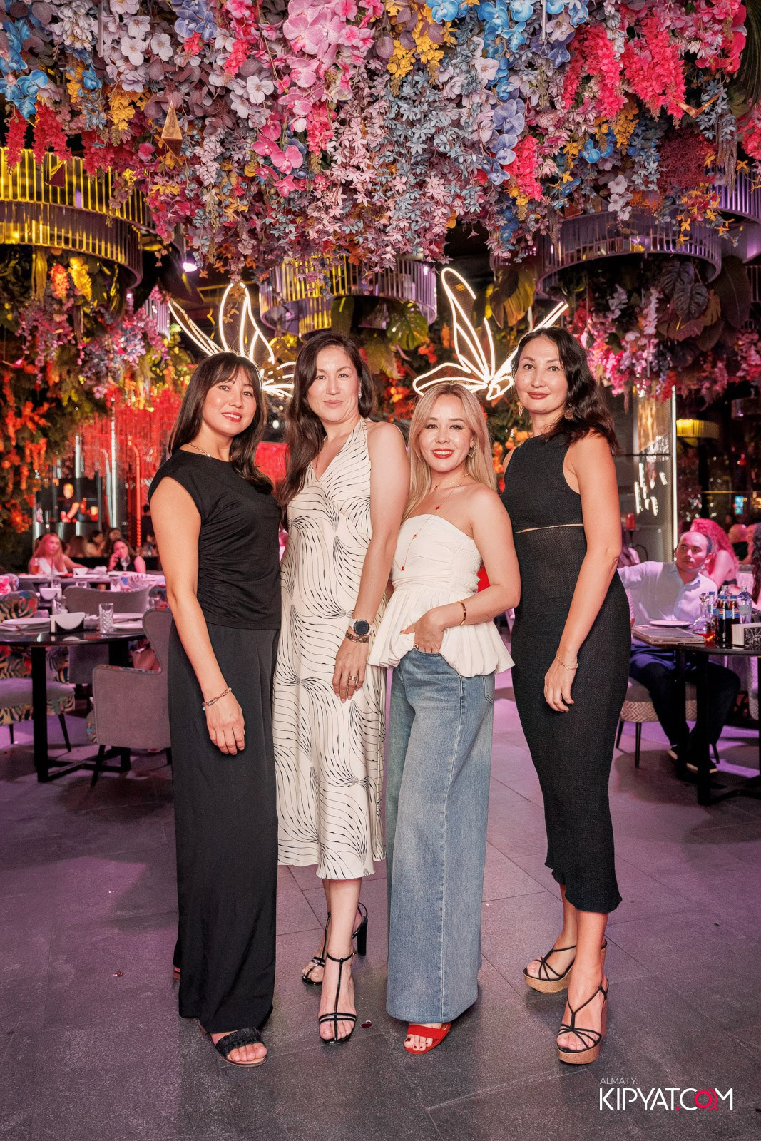 FRIENDS BAR & TERRACE. КИПЯТКОМ АЛМАТЫ!