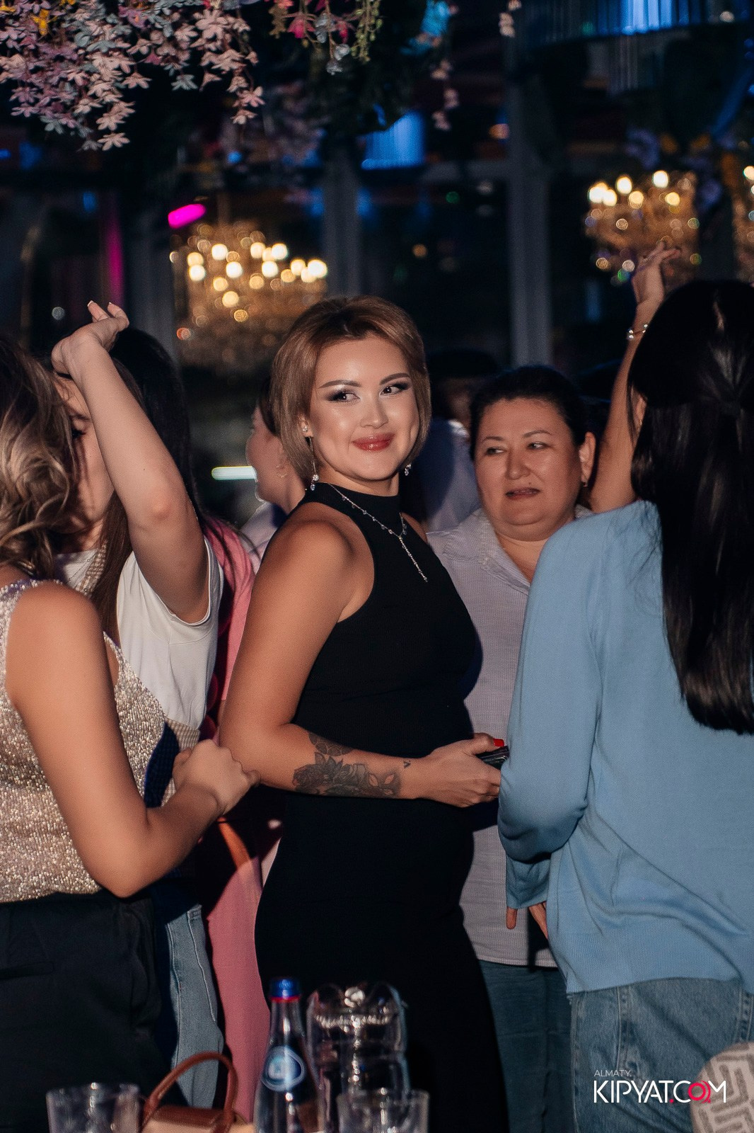 FRIENDS BAR & TERRACE. КИПЯТКОМ АЛМАТЫ!