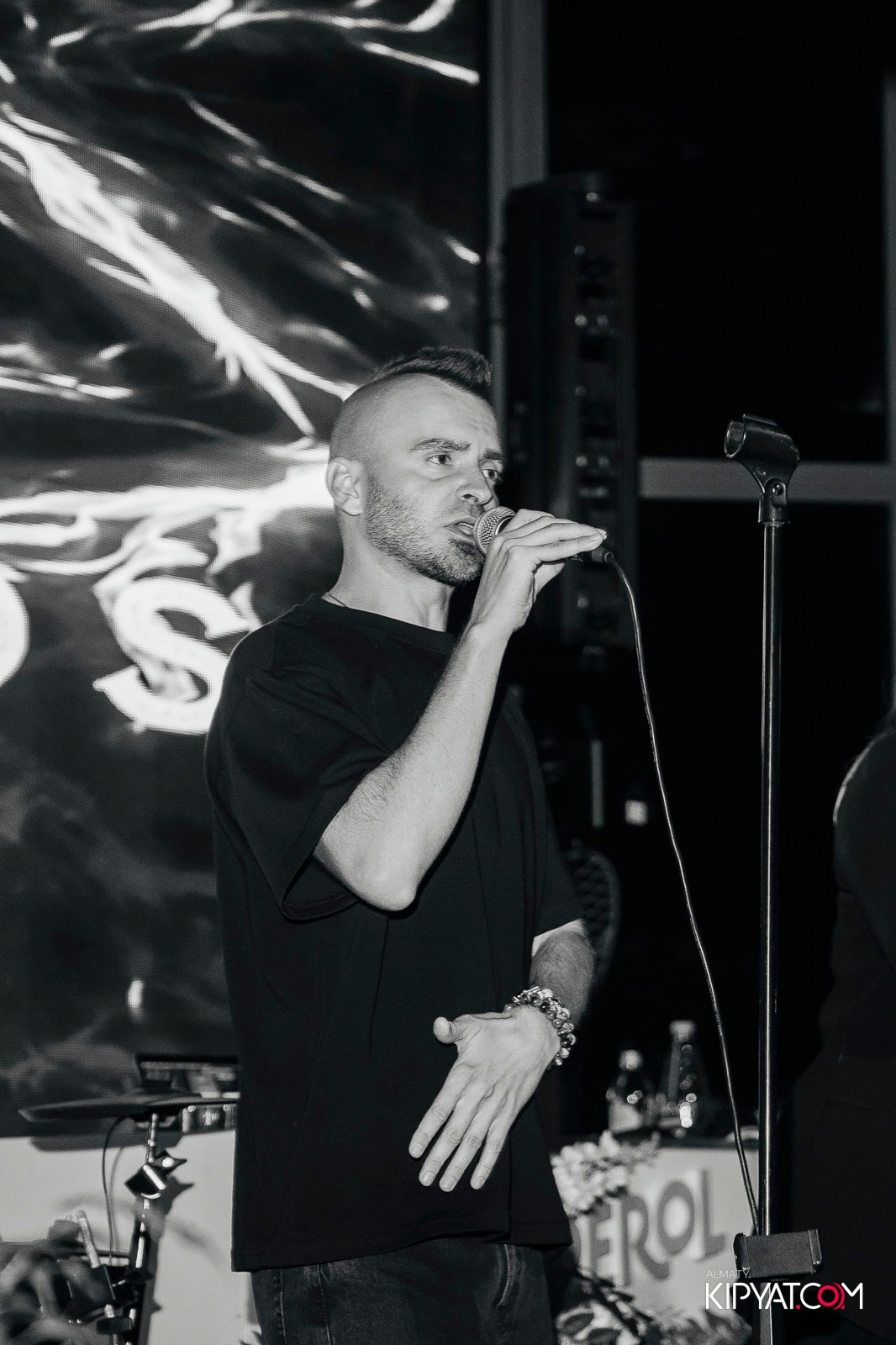 FRIENDS BAR & TERRACE. КИПЯТКОМ АЛМАТЫ!