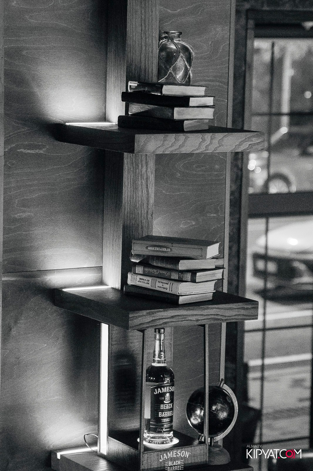 РЕСТО-БАР СКАНДАЛИСТЪ. КИПЯТКОМ АЛМАТЫ!