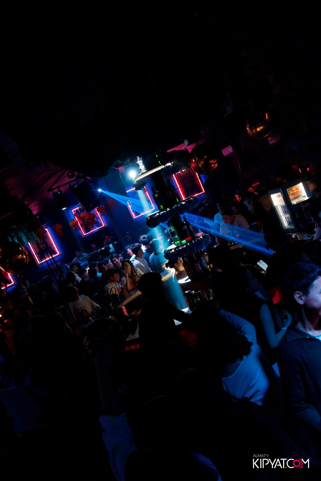 UYAT EMES BAR. КИПЯТКОМ АЛМАТЫ!