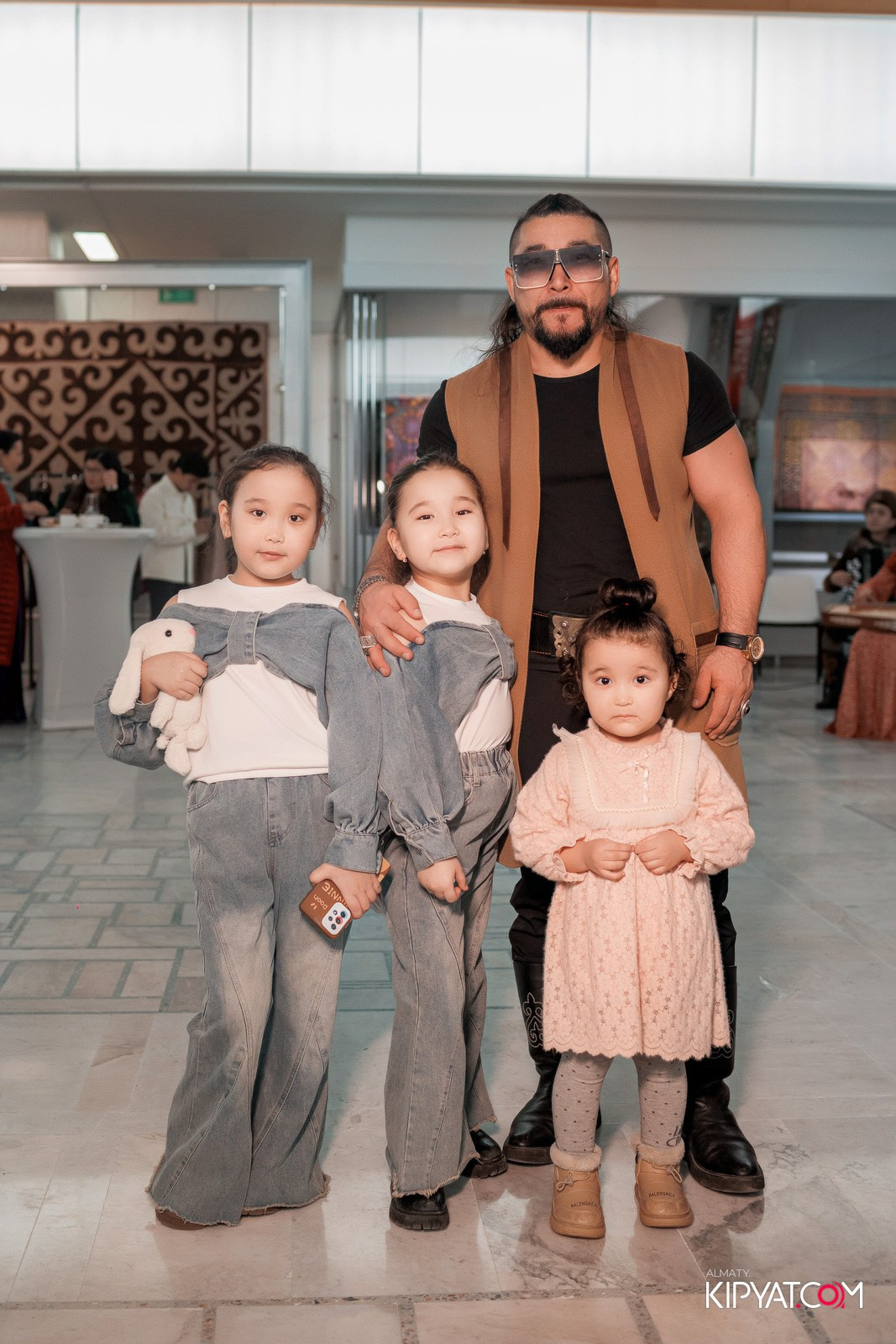 FASHION ПОКАЗ, КАЗАХСКОЙ НАЦИОНАЛЬНОЙ ОДЕЖДЫ. КИПЯТКОМ АЛМАТЫ!