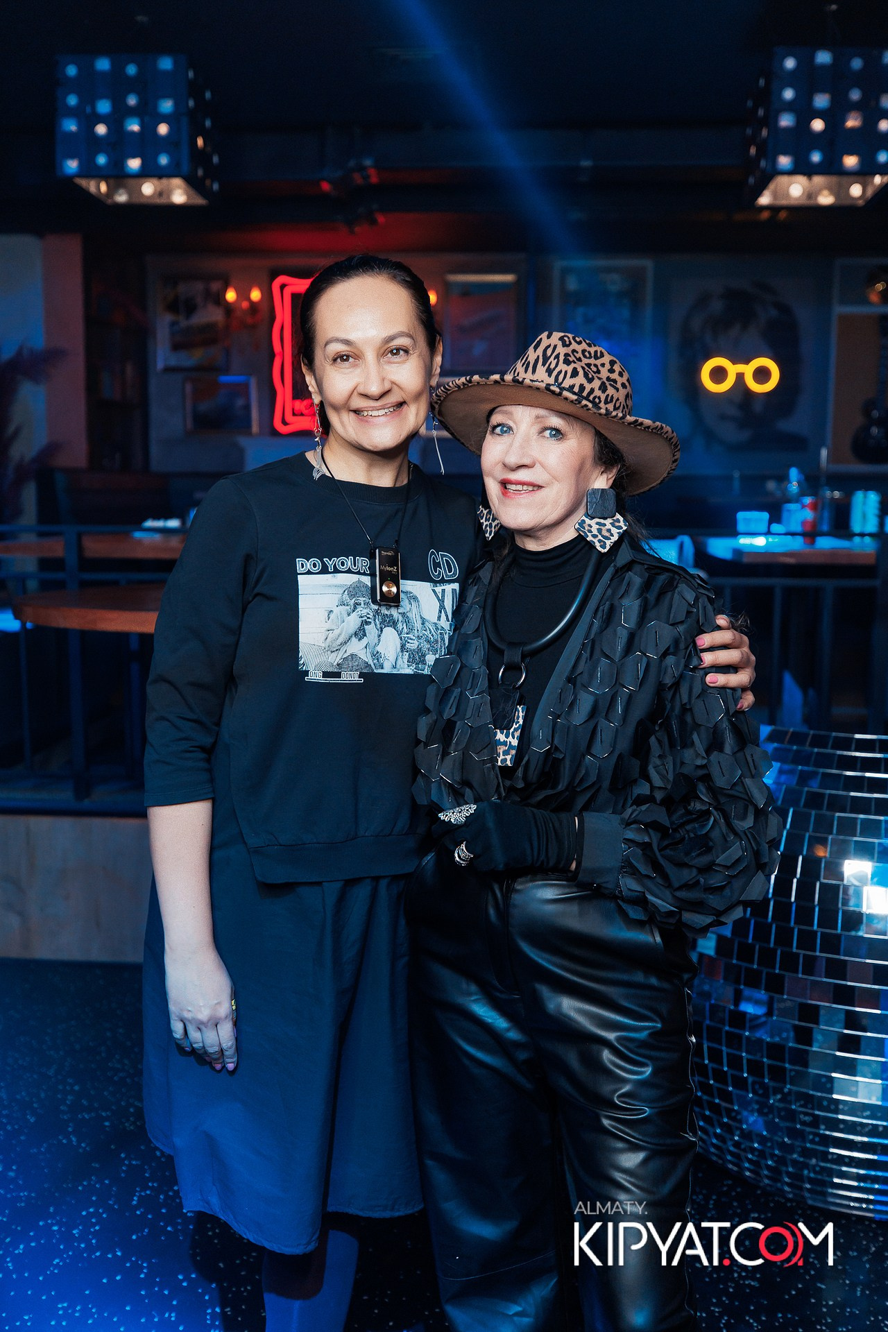 ПРЕЗЕНТАЦИЯ КНИГИ ВИКТОРА ЕЛИСЕЕВА. КИПЯТКОМ АЛМАТЫ!