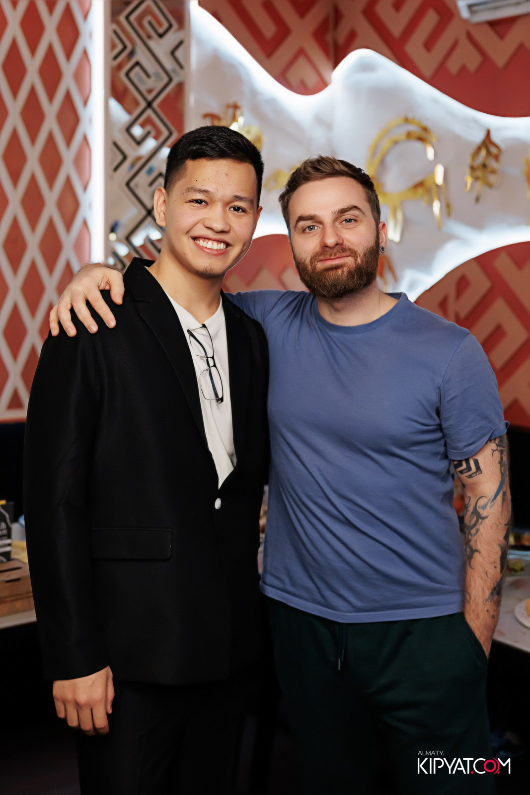 УХО И МЕДВЕДЬ НА ГАГАРИНА. КИПЯТКОМ АЛМАТЫ!