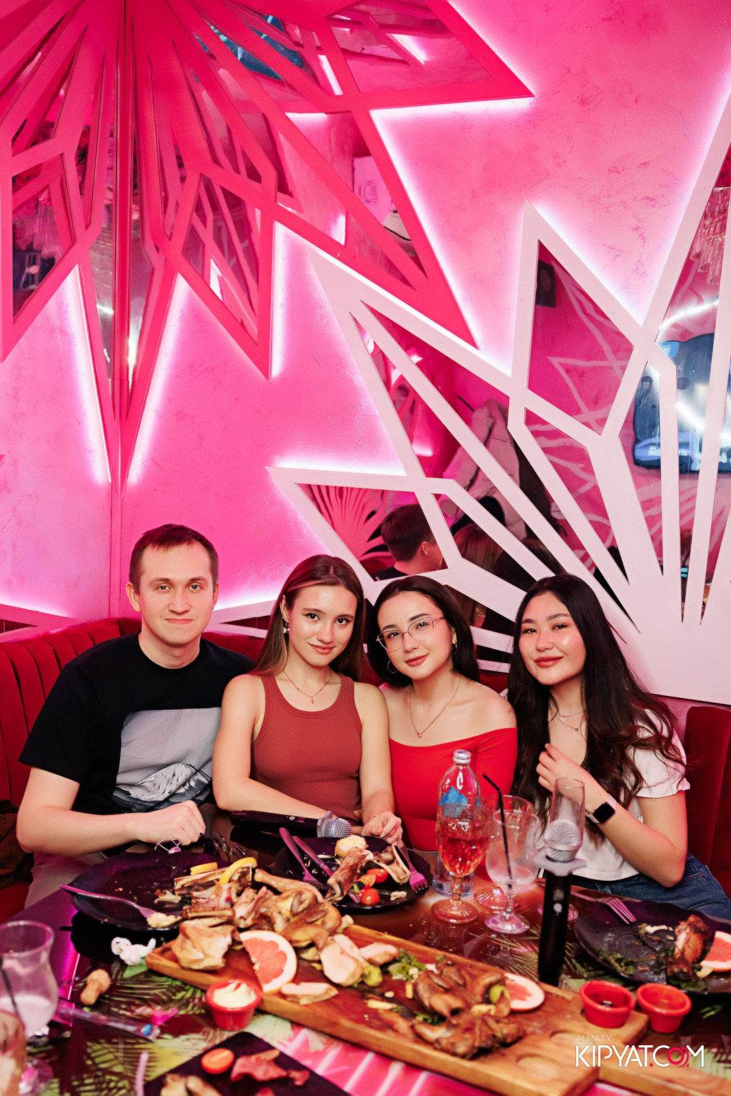 УХО И МЕДВЕДЬ НА ГАГАРИНА. КИПЯТКОМ АЛМАТЫ!