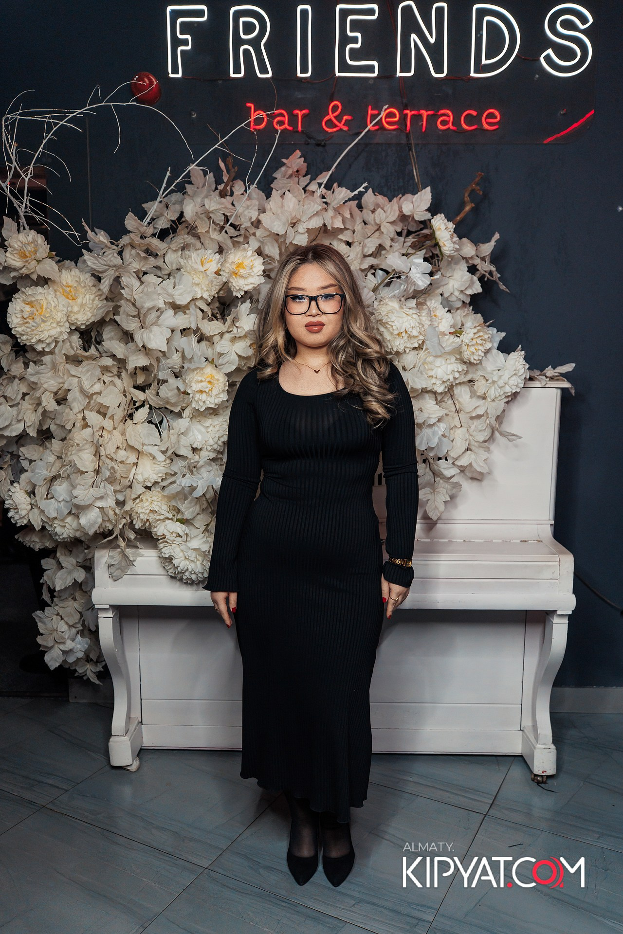 FRIENDS BAR & TERRACE. КИПЯТКОМ АЛМАТЫ!