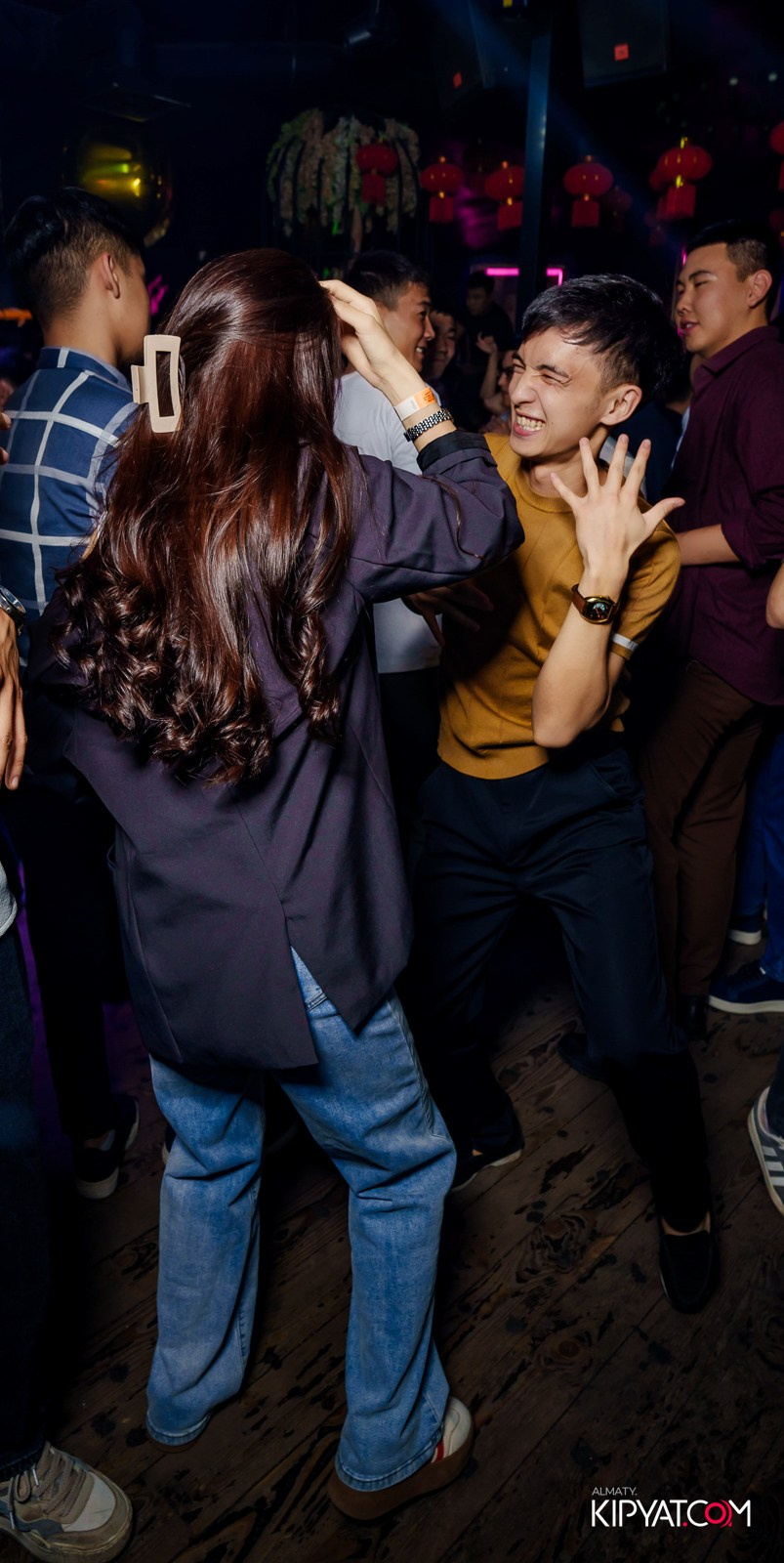 UYAT EMES BAR. КИПЯТКОМ АЛМАТЫ!