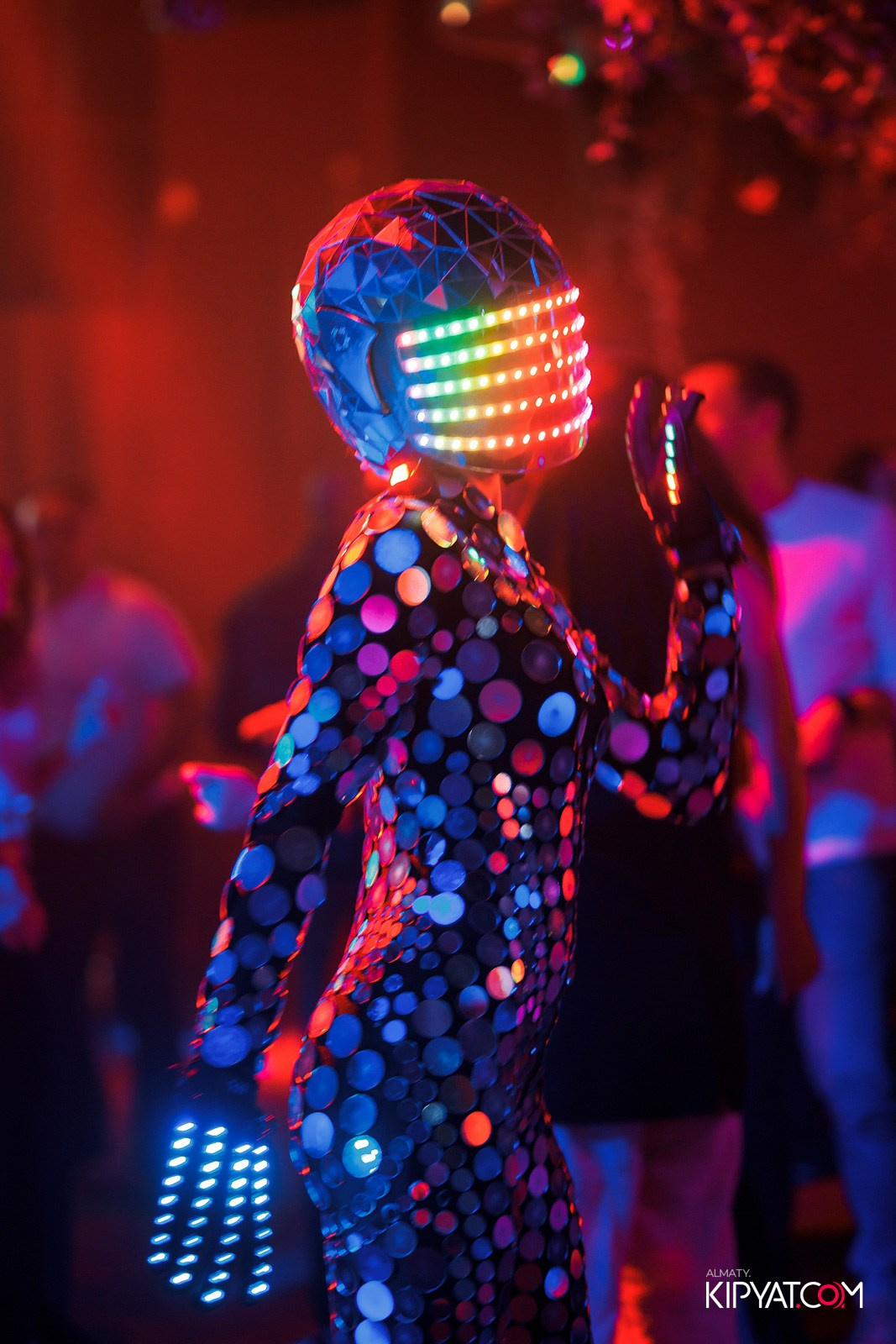 FRIENDS BAR & TERRACE. КИПЯТКОМ АЛМАТЫ!