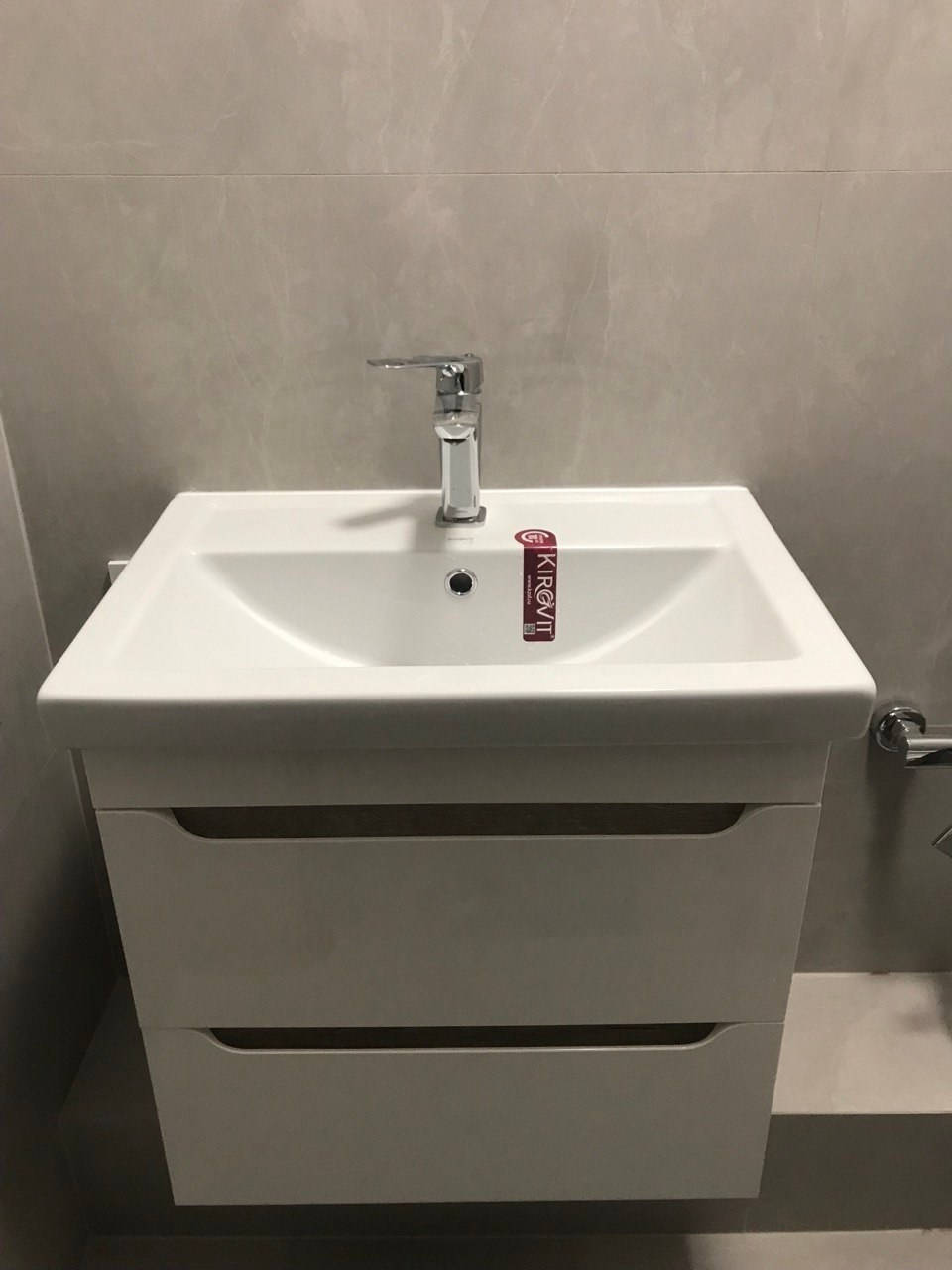 Туалет в офисном помещении (ул. Лево-Булачная д. 24/20). Ремонт санузла, туалета, ванной под ключ в Казани. Укладка плитки