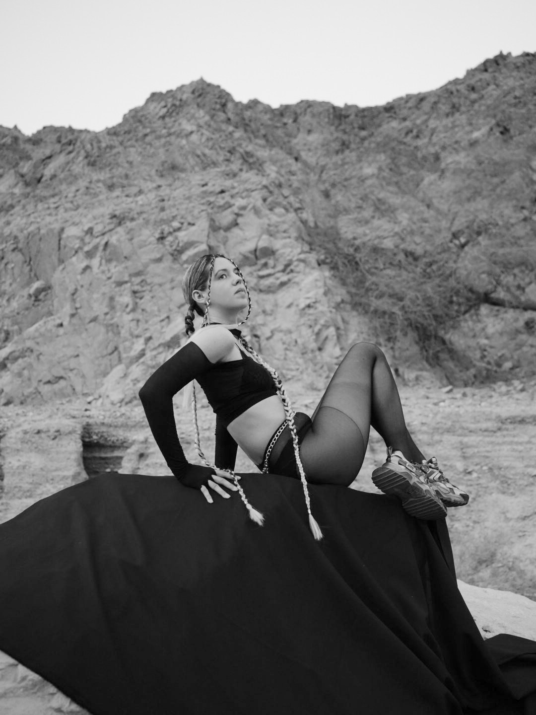 Персональная съемка в пустыне/ Tamar Desert Artpiece, Israel. Фотограф Полина Гольдис