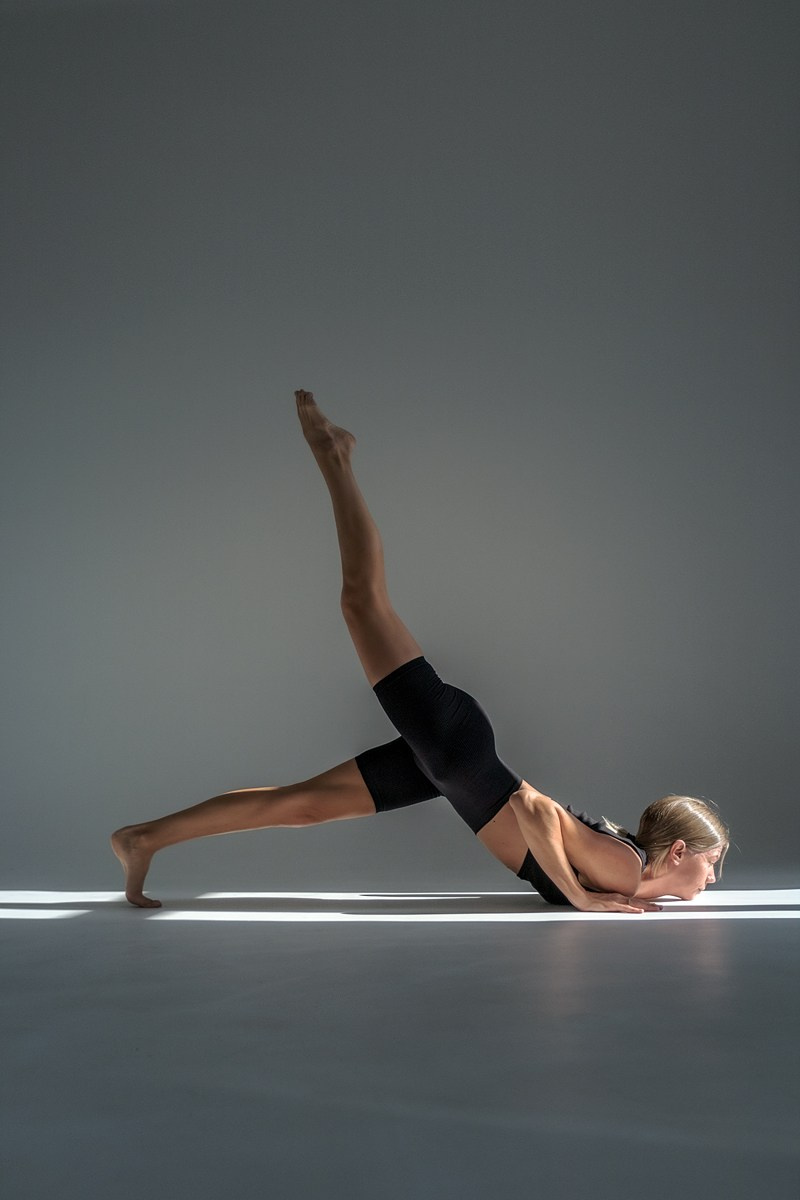 Преподаватель йоги. Эротико-драматический фотограф Маруся Скоробогатова