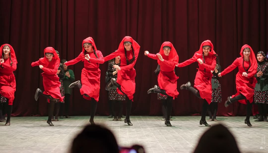 Грузинский танец. Портретный фотограф Денис Милютин