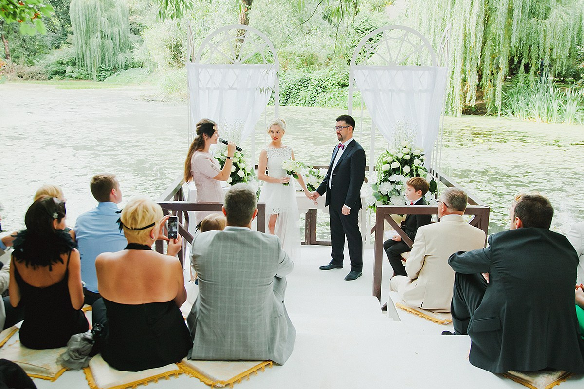 Москва. Свадебная романтическая прогулка Лены и Эндрю. Фотограф крещение венчание в Петербурге! Помогает подобрать храм и посоветовал душевного батюшку в СПб