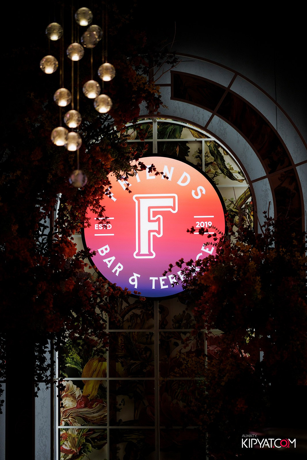 FRIENDS BAR & TERRACE. КИПЯТКОМ АЛМАТЫ! Фотосъемка мероприятий в Алматы