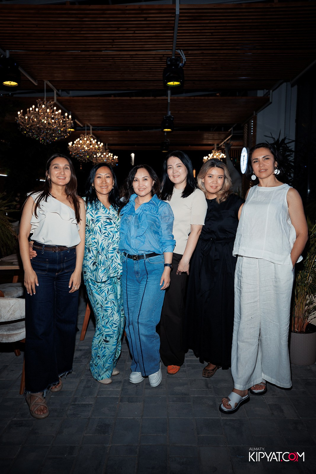 FRIENDS BAR & TERRACE. КИПЯТКОМ АЛМАТЫ!