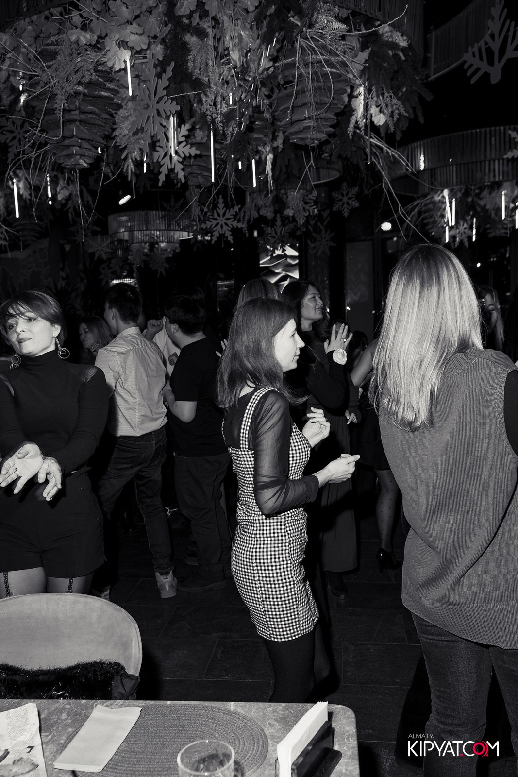 FRIENDS BAR & TERRACE. КИПЯТКОМ АЛМАТЫ!