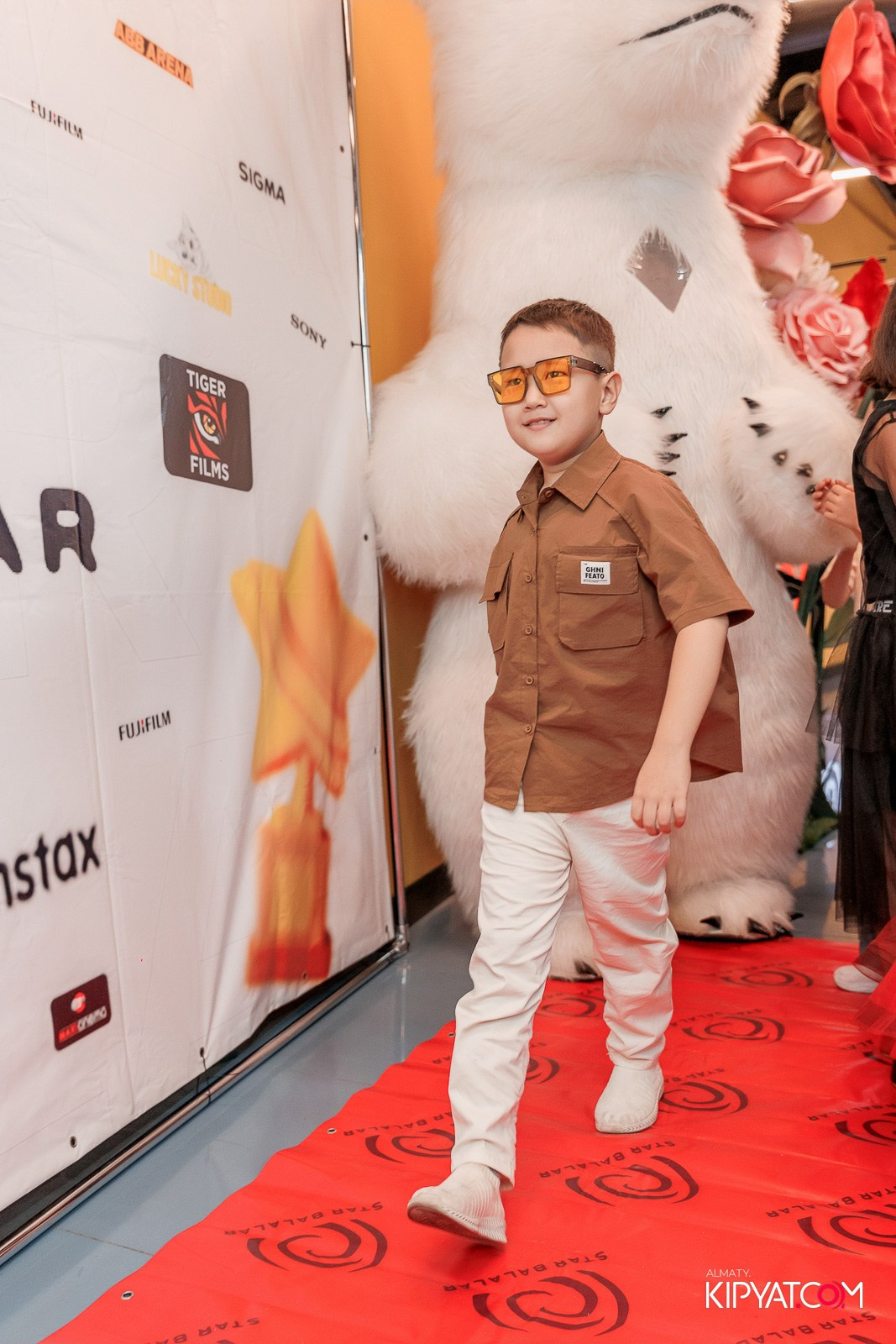 ПРЕЗЕНТАЦИЯ 10 ГРУППЫ КИНОПРОЕКТА STARBALALAR. КИПЯТКОМ АЛМАТЫ!