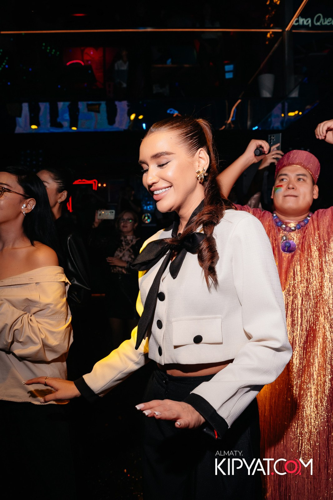 SANTA BARBARA — ВЫСТУПЛЕНИЕ LIZWI. КИПЯТКОМ АЛМАТЫ!