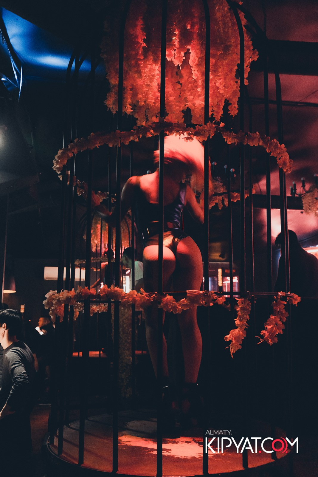 UYAT EMES BAR. КИПЯТКОМ АЛМАТЫ!