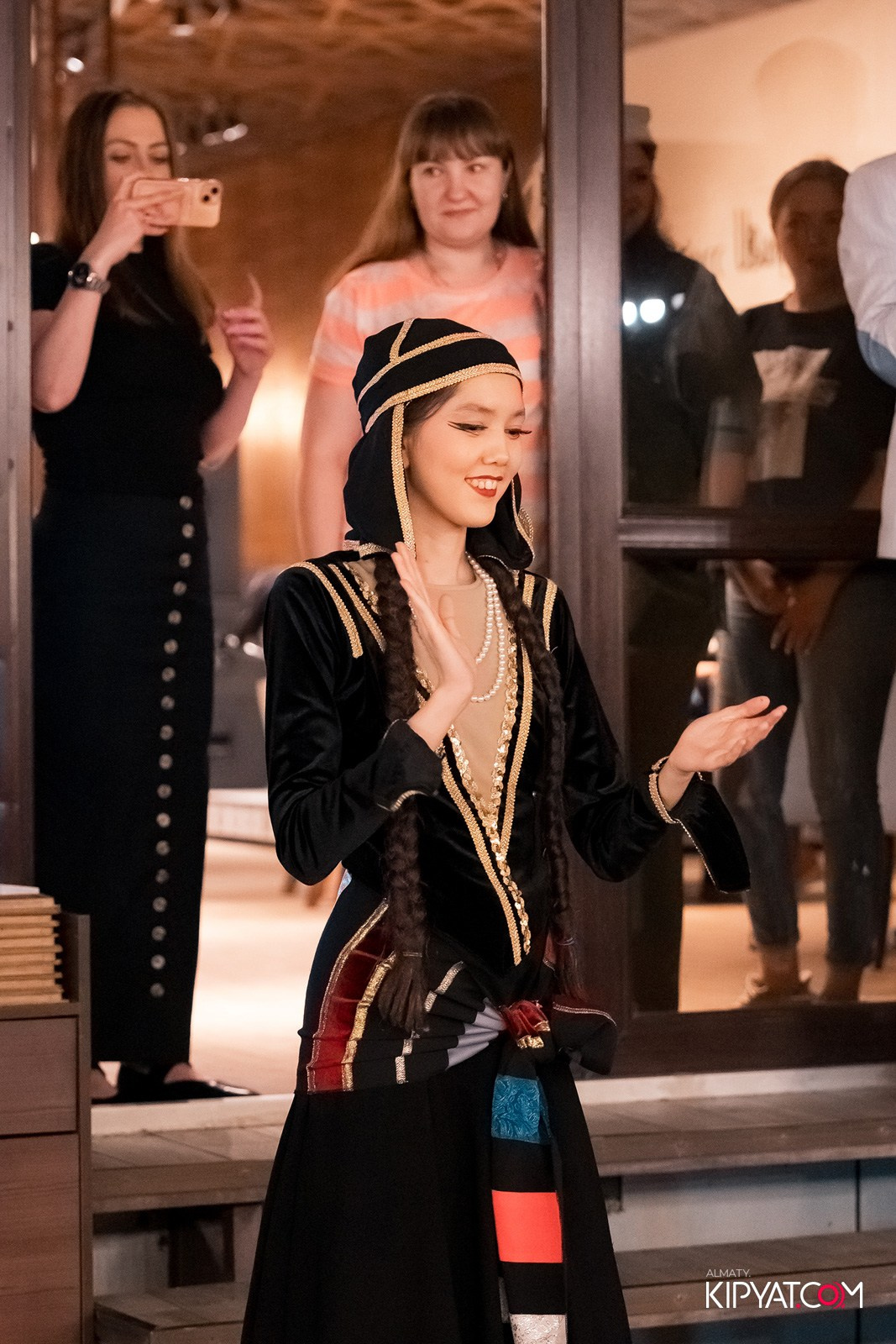 ОТКРЫТИЕ ЛЕТНЕЙ ТЕРАССЫ В РЕСТОРАНЕ ЛАРИСС ИВАННУ ХАЧУ. КИПЯТКОМ АЛМАТЫ!