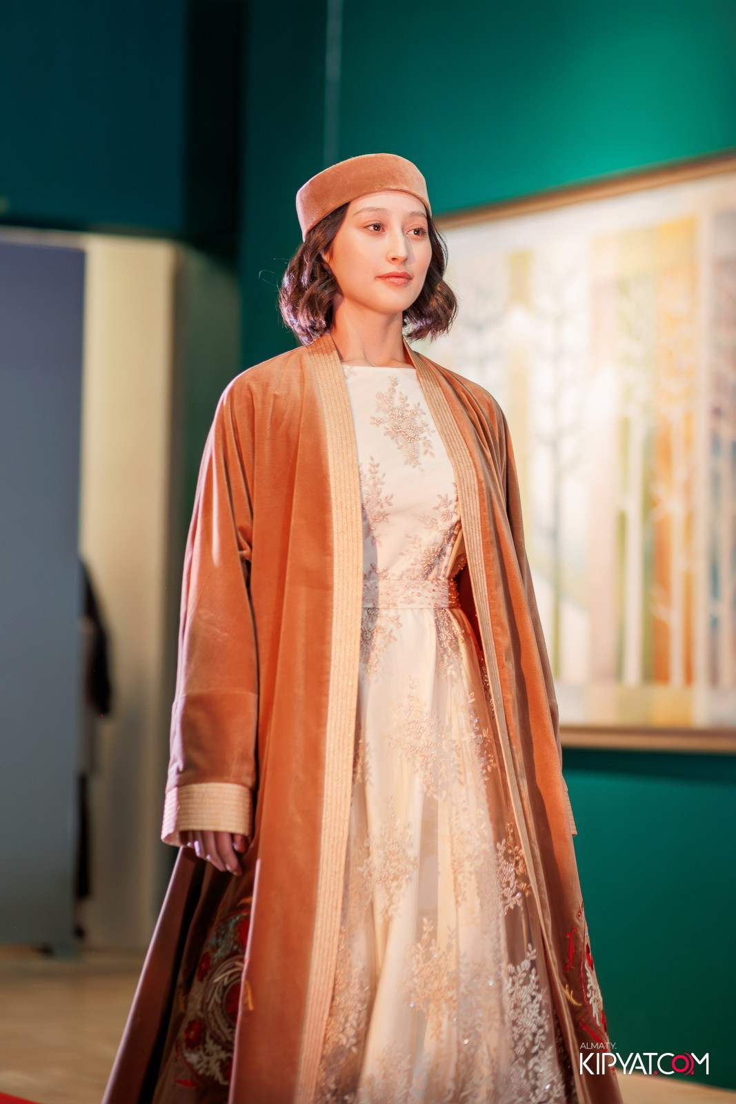 FASHION ПОКАЗ, КАЗАХСКОЙ НАЦИОНАЛЬНОЙ ОДЕЖДЫ. КИПЯТКОМ АЛМАТЫ!