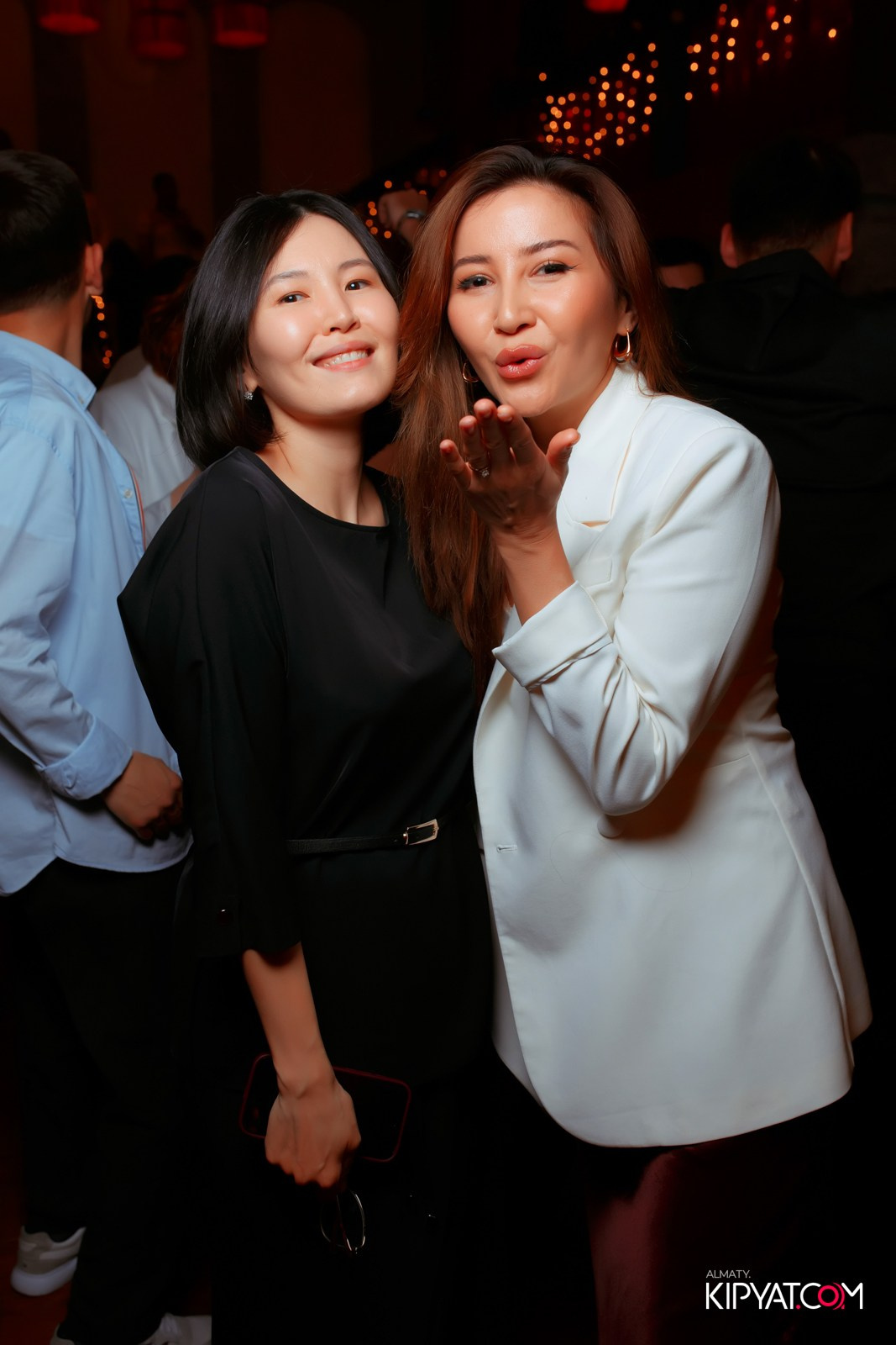 ГРУЗИНСКИЙ ДВОР НА КАБАНБАЙ БАТЫРА. КИПЯТКОМ АЛМАТЫ!