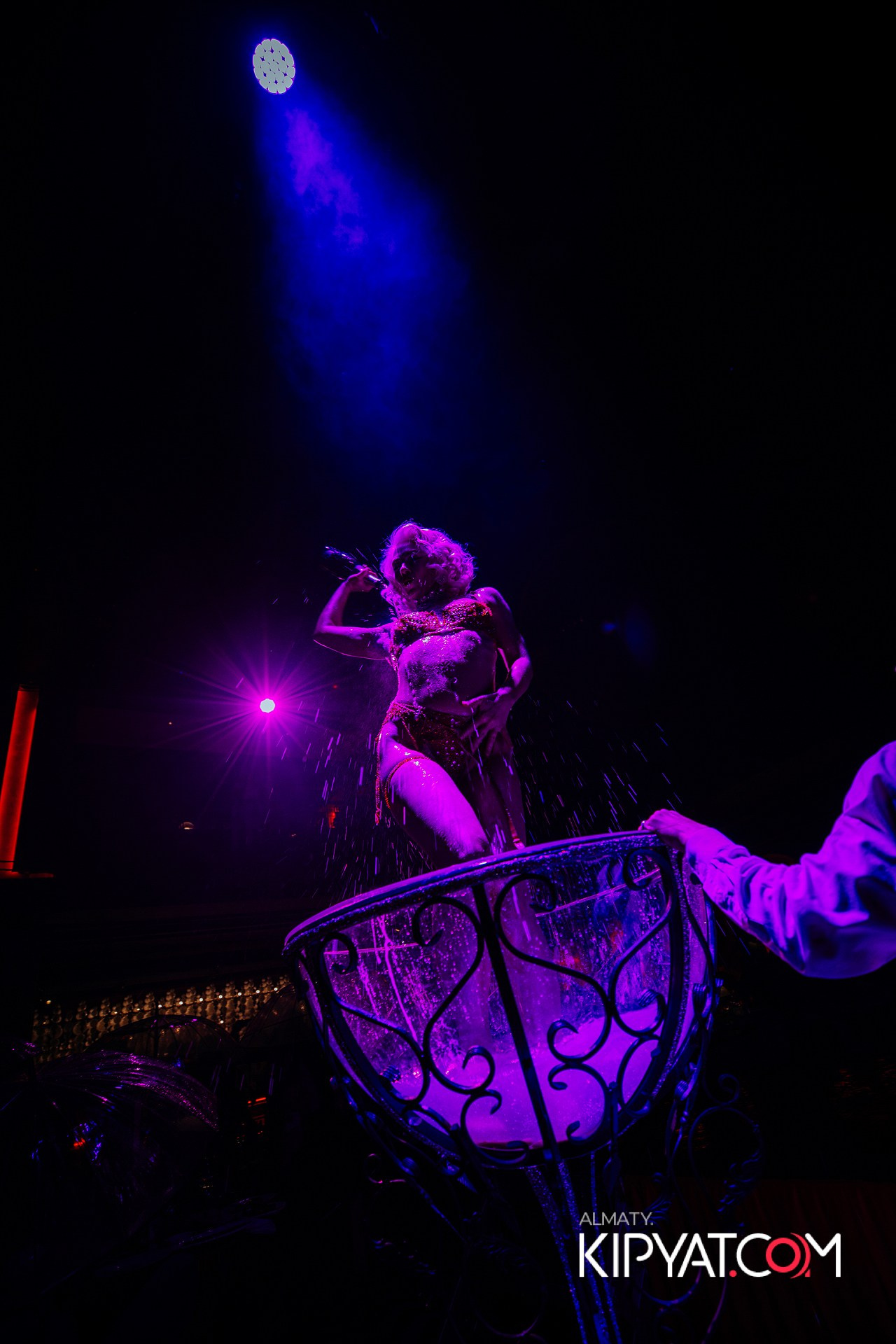 QUEEN. КИПЯТКОМ АЛМАТЫ!