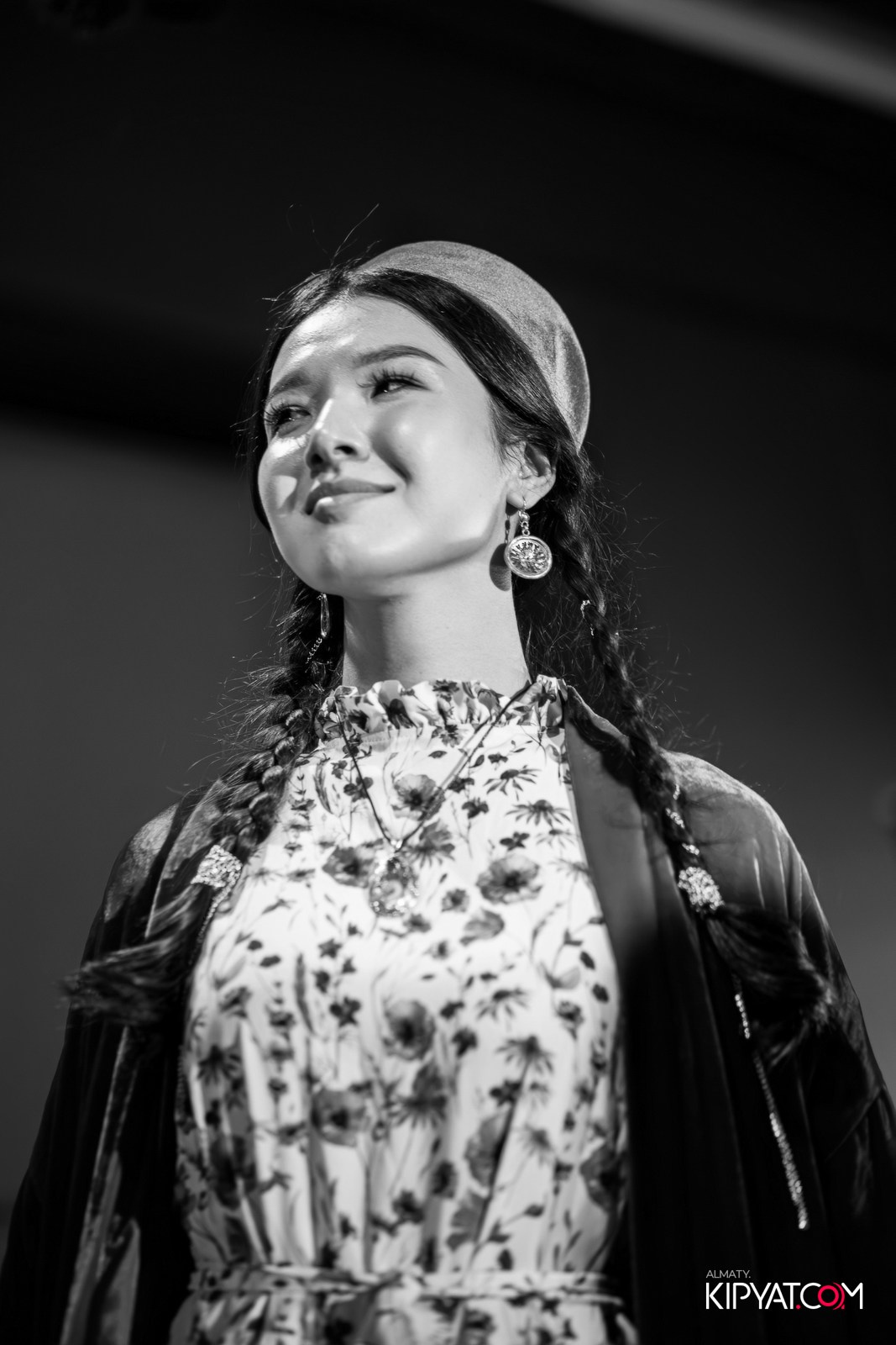 FASHION ПОКАЗ, КАЗАХСКОЙ НАЦИОНАЛЬНОЙ ОДЕЖДЫ. КИПЯТКОМ АЛМАТЫ!