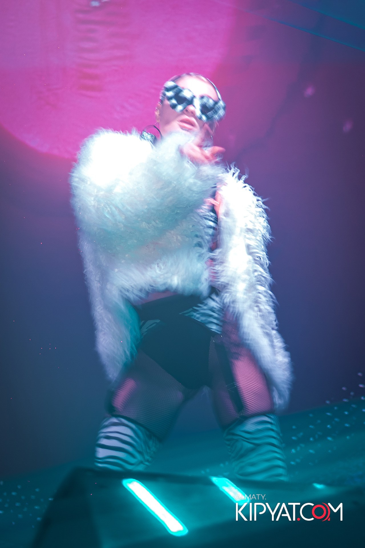 SANTA BARBARA ВЫСТУПЛЕНИЕ ГРУППЫ БРАТЬЯ ГРИММ. КИПЯТКОМ АЛМАТЫ!