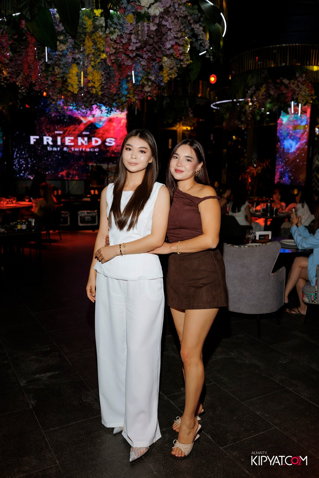 FRIENDS BAR & TERRACE. КИПЯТКОМ АЛМАТЫ! Фотосъемка мероприятий в Алматы