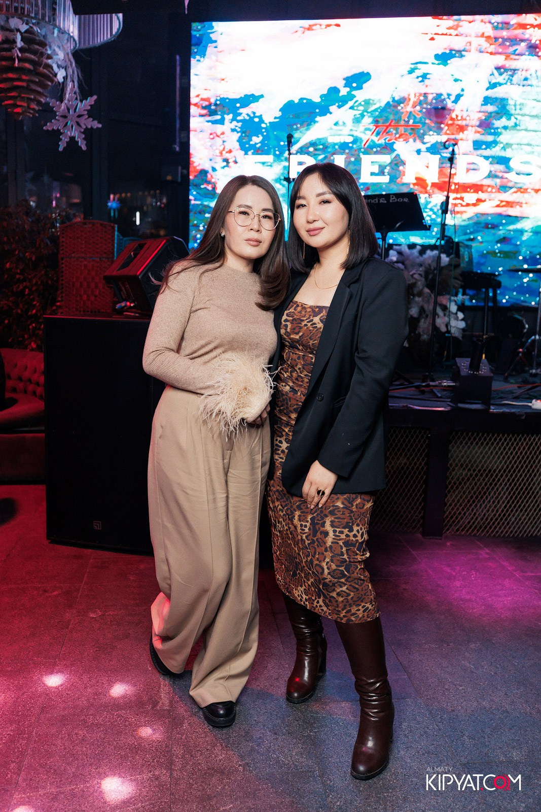 FRIENDS BAR & TERRACE. КИПЯТКОМ АЛМАТЫ!