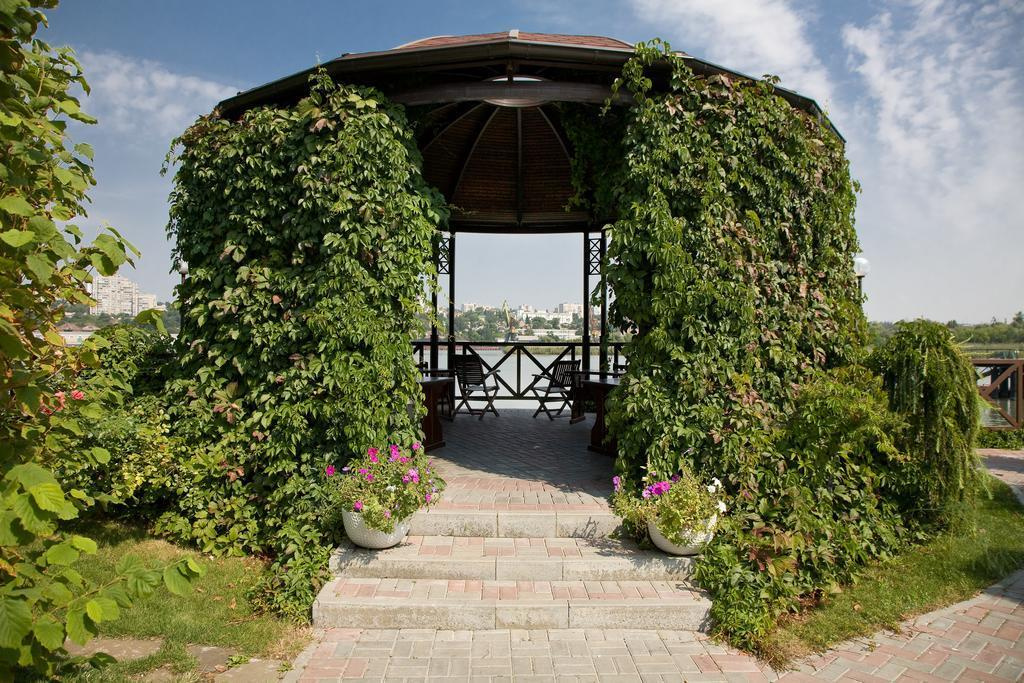 Парк отель «Высокий берег». Свадебный фотограф в Ростове Александра Груздева