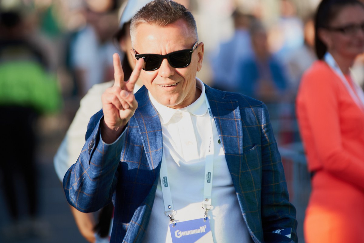 Репортаж для VIP зоны КПД Газстрой: выступление Родиона и Олега Газмановых. Репортажный и женский фотограф в Новосибирске