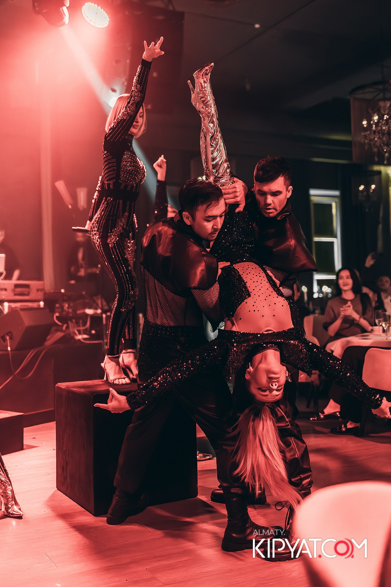 QUEST PISTOLS В РЕСТОРАНЕ NINO. КИПЯТКОМ АЛМАТЫ!