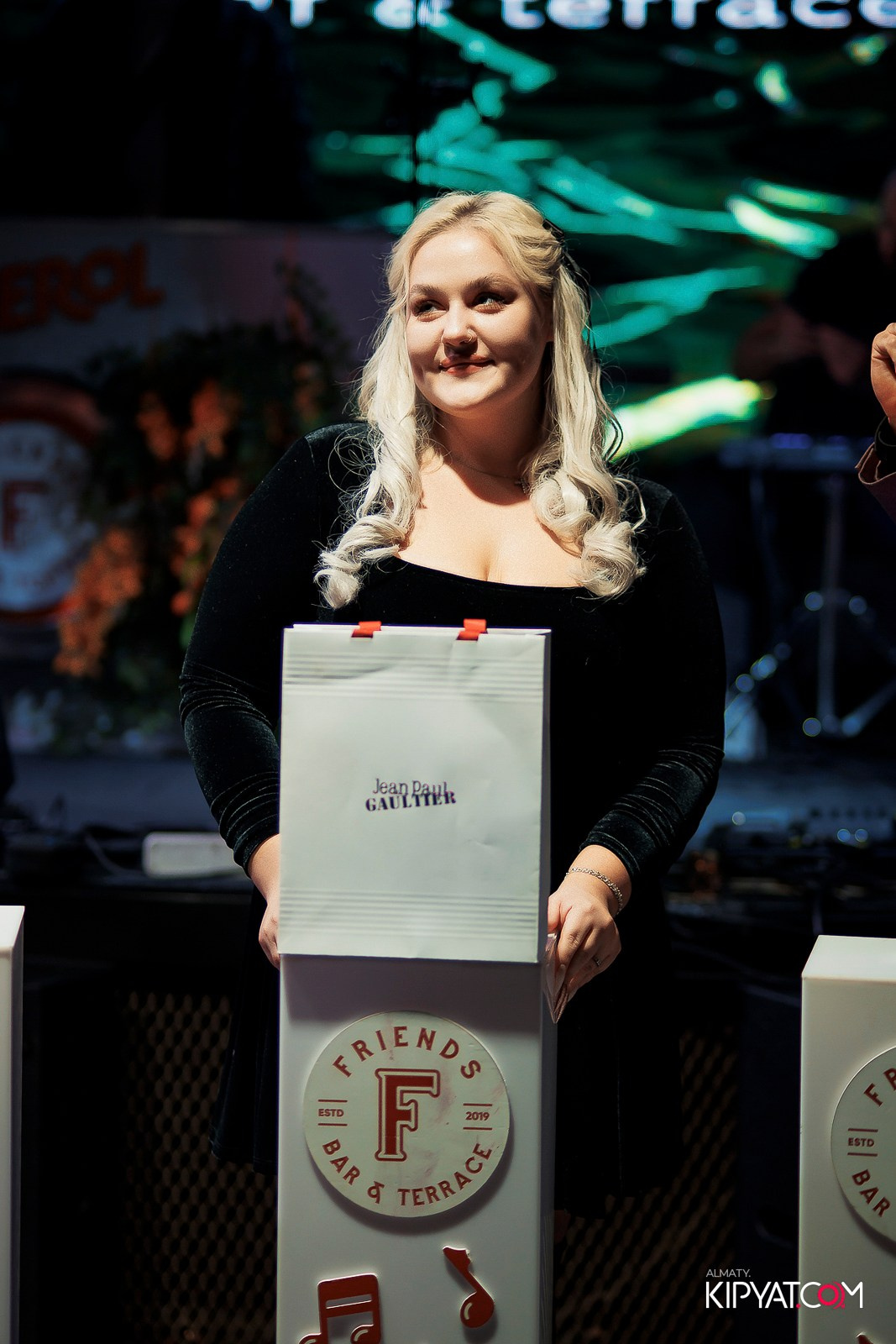 FRIENDS BAR & TERRACE. КИПЯТКОМ АЛМАТЫ!