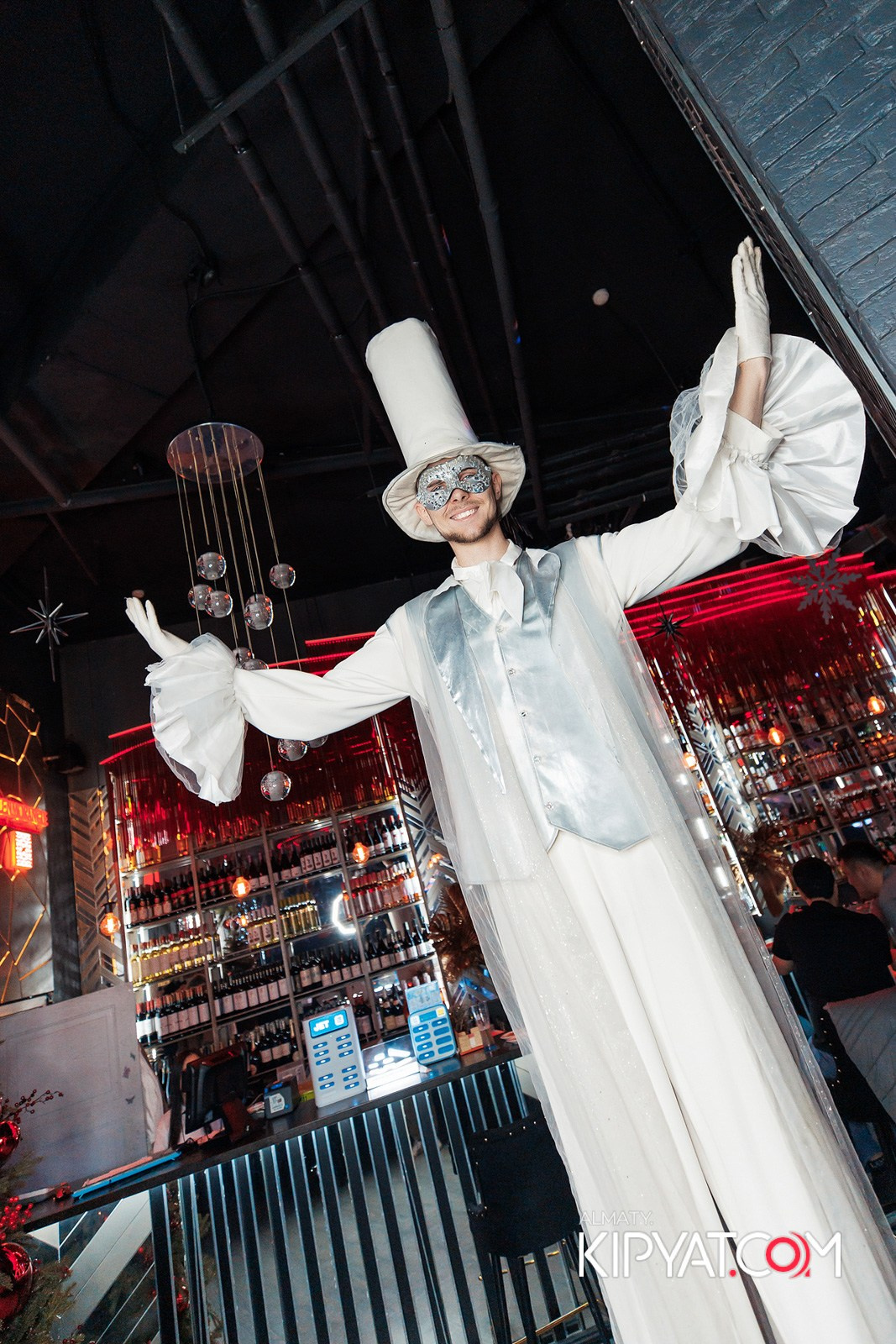 FRIENDS BAR & TERRACE. КИПЯТКОМ АЛМАТЫ!