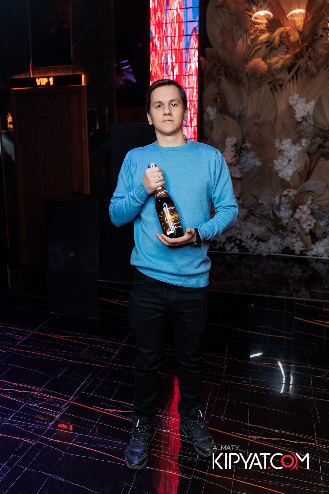 БАР ПАНАЕХАЛИ НА ДОСТЫК. КИПЯТКОМ АЛМАТЫ!