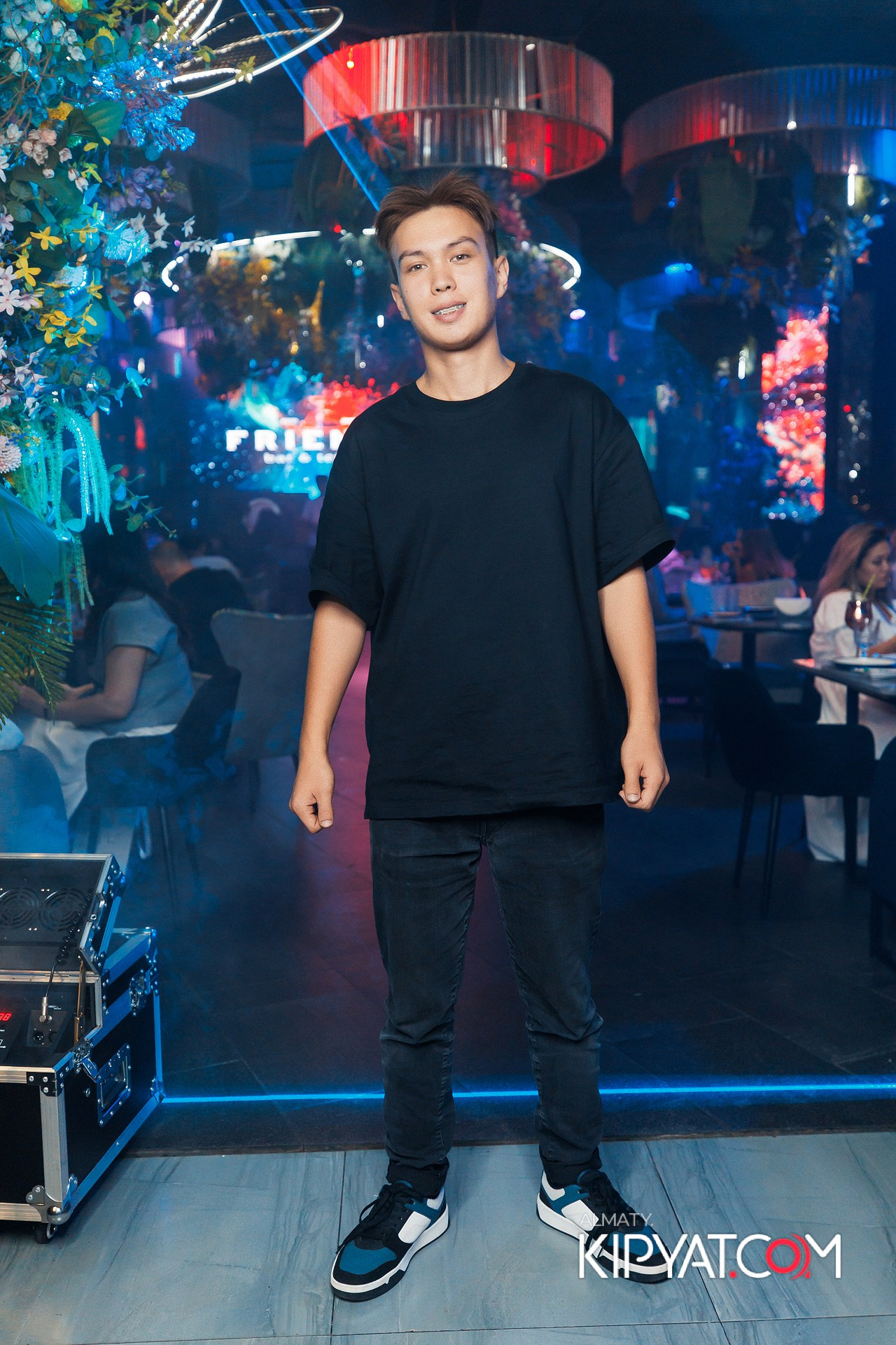 Friends bar & terrace. КИПЯТКОМ АЛМАТЫ!