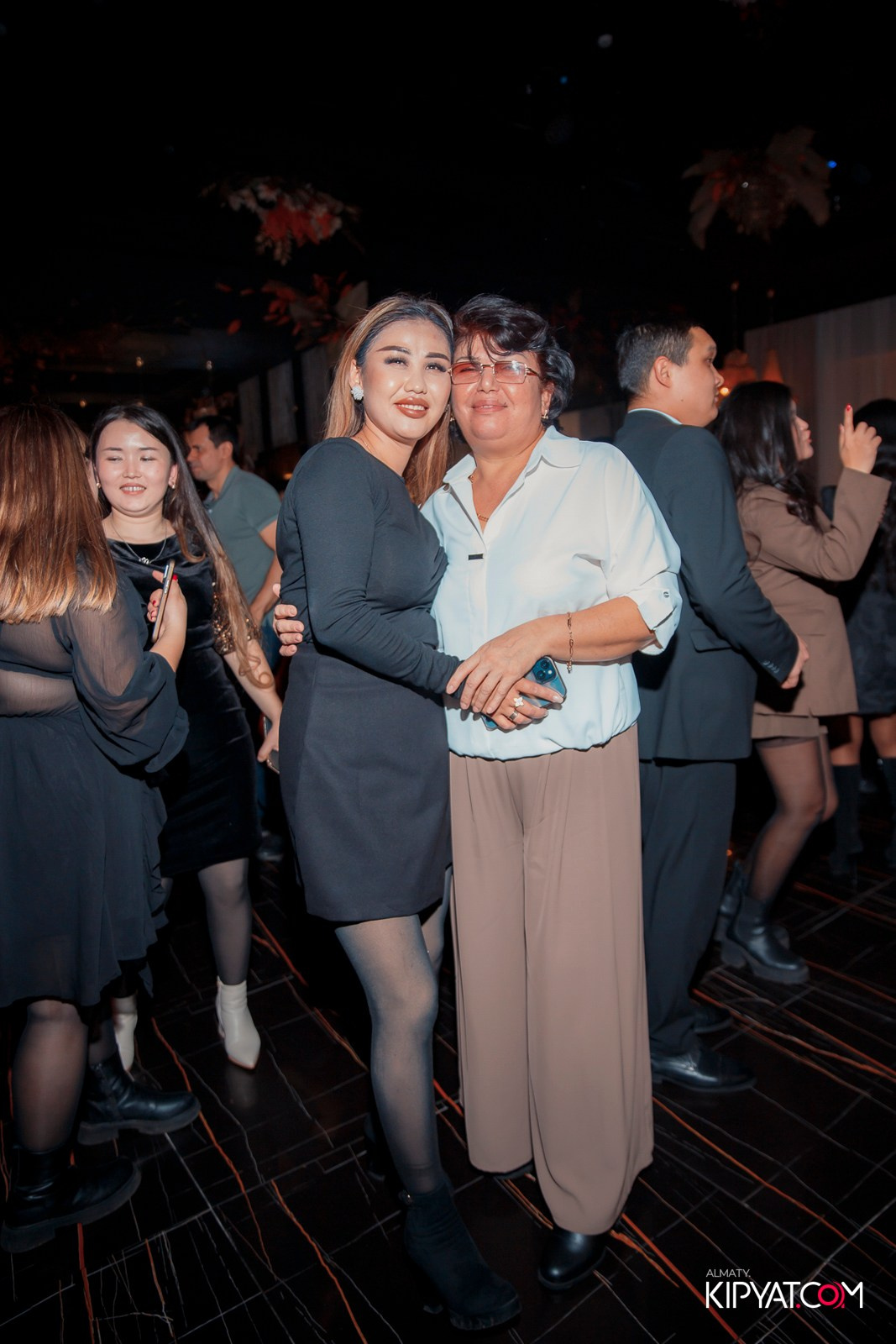 БАР ПАНАЕХАЛИ НА ДОСТЫК. КИПЯТКОМ АЛМАТЫ! Фотосъемка мероприятий в Алматы