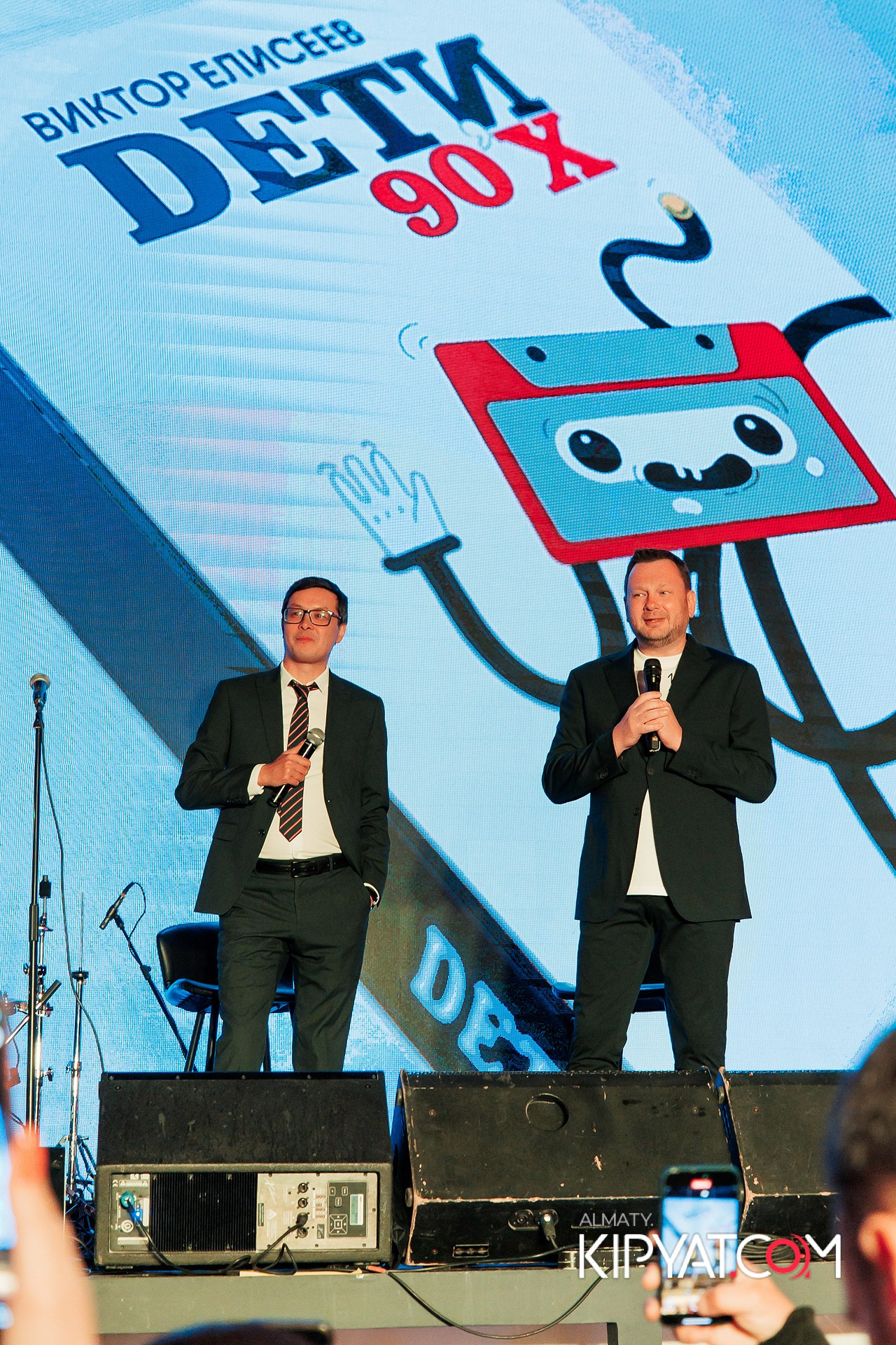 ПРЕЗЕНТАЦИЯ КНИГИ ВИКТОРА ЕЛИСЕЕВА. КИПЯТКОМ АЛМАТЫ!