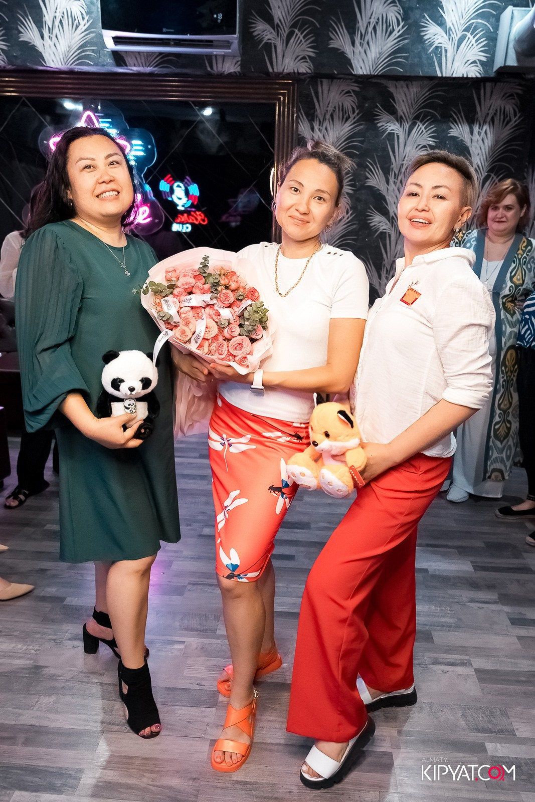 КАРАОКЕ РОЯЛЬ COSMO. КИПЯТКОМ АЛМАТЫ!