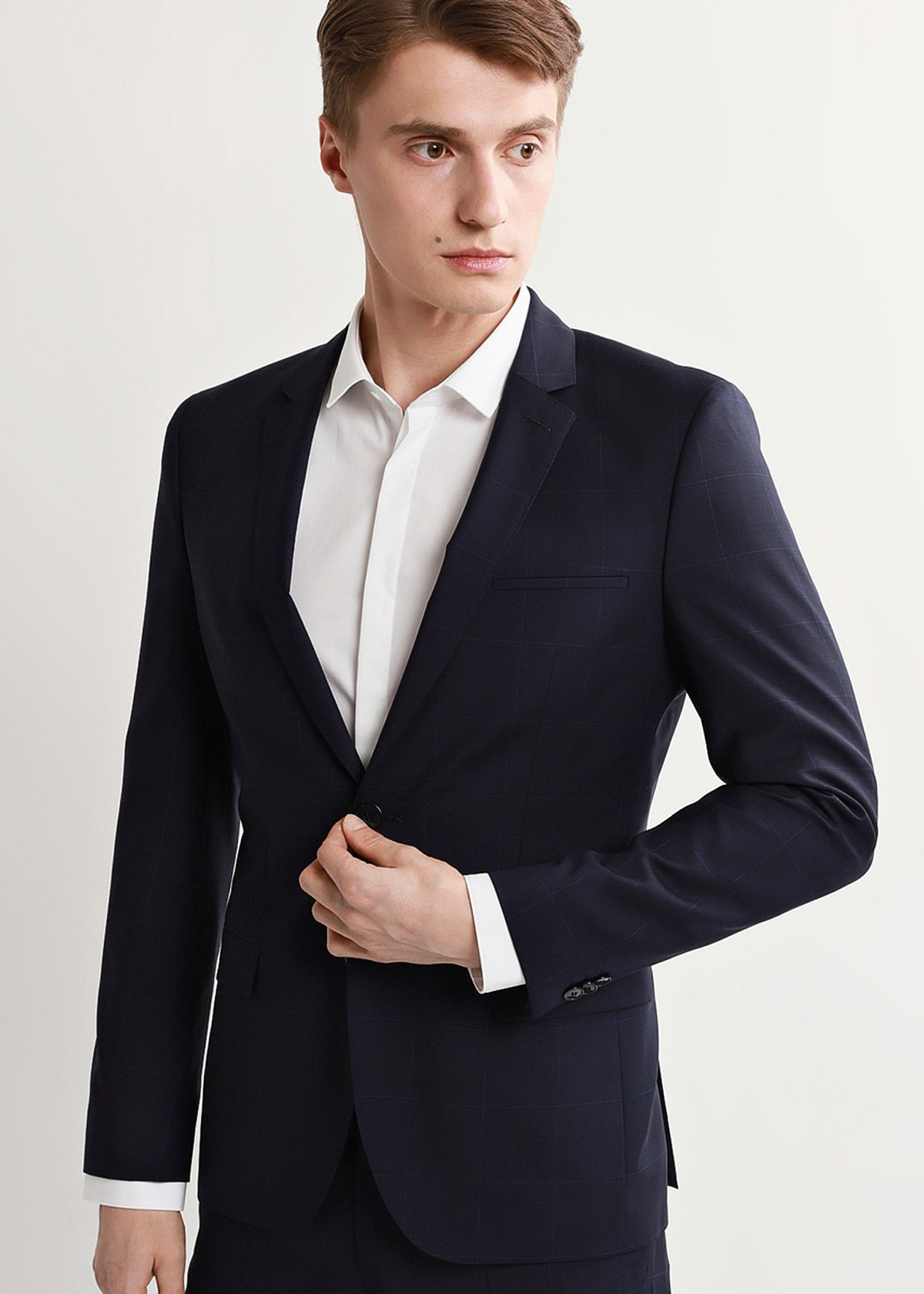 Модель в классической одежде. Владимир Спивак — фотограф, дизайнер, продюсер | Основатель бегового клуба Spivak Run