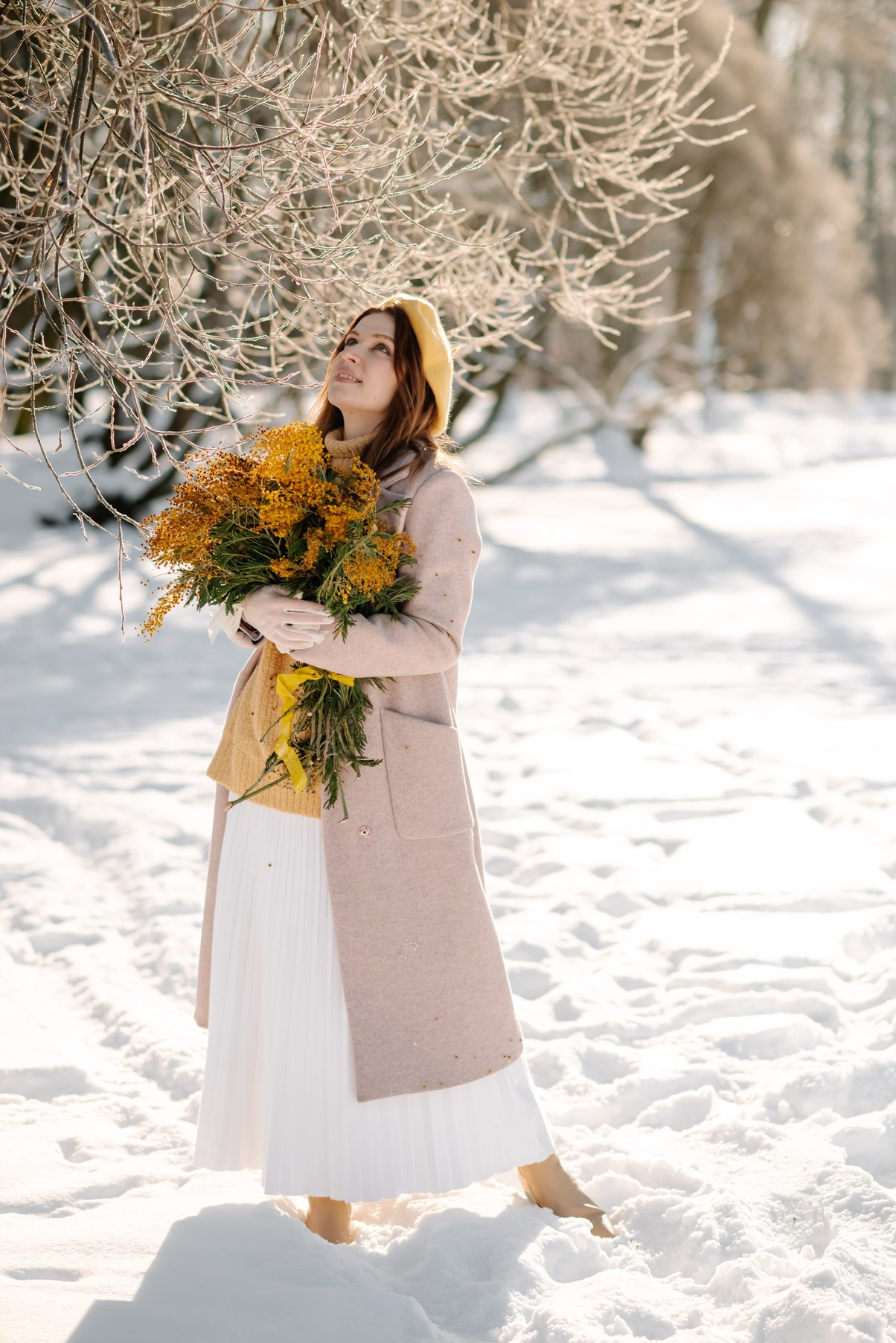 Анастасия с мимозой. Свадебный и сеейный фотограф в Санкт-Петербурге Елена Худякова