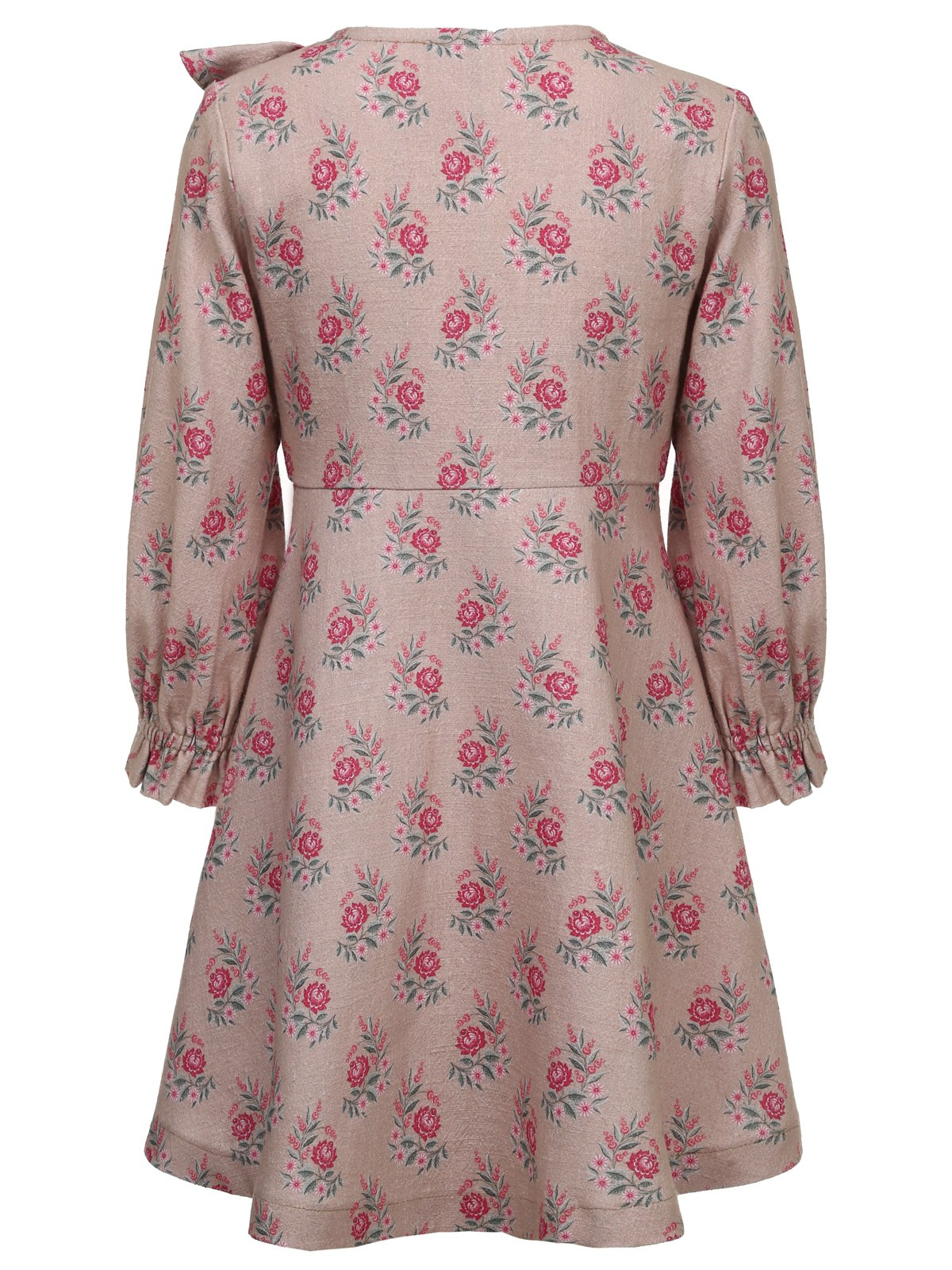 «Профессиональная каталожная фотосъемка детской одежды на манекене с акцентом на детали»