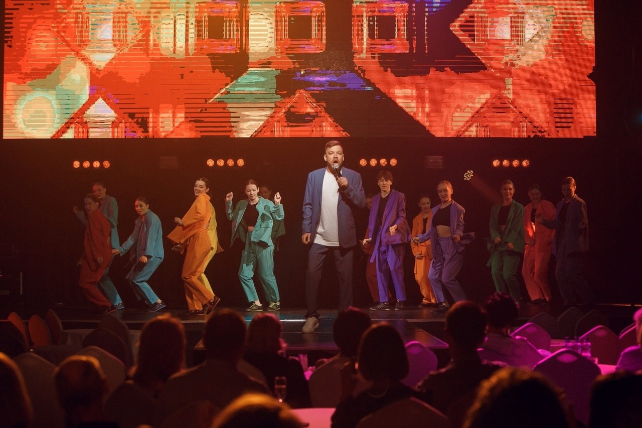 ВЕДУЩИЙ ПАВЕЛ ПАВЛОВ