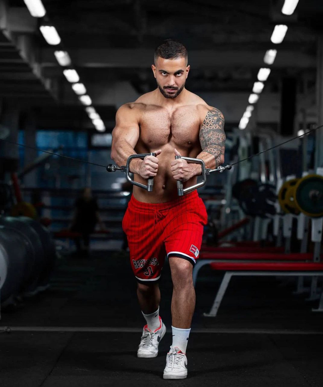 Заур, 183 см, 52-54 р-р. KED Production — продакшн из СПб. Создаём фото, видео и контент, который помогает брендам и селлерам продавать больше