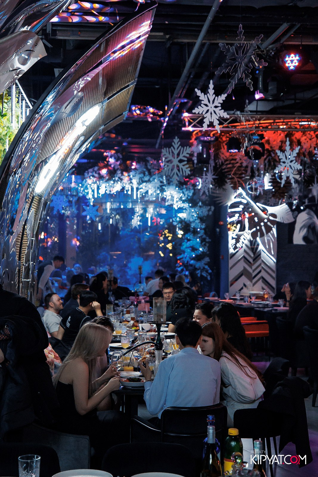 FRIENDS BAR & TERRACE. КИПЯТКОМ АЛМАТЫ!