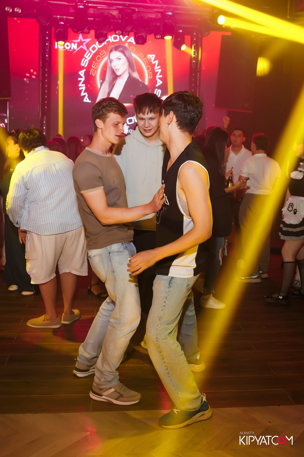 НОЧНОЙ КЛУБ ICON. КИПЯТКОМ АЛМАТЫ!