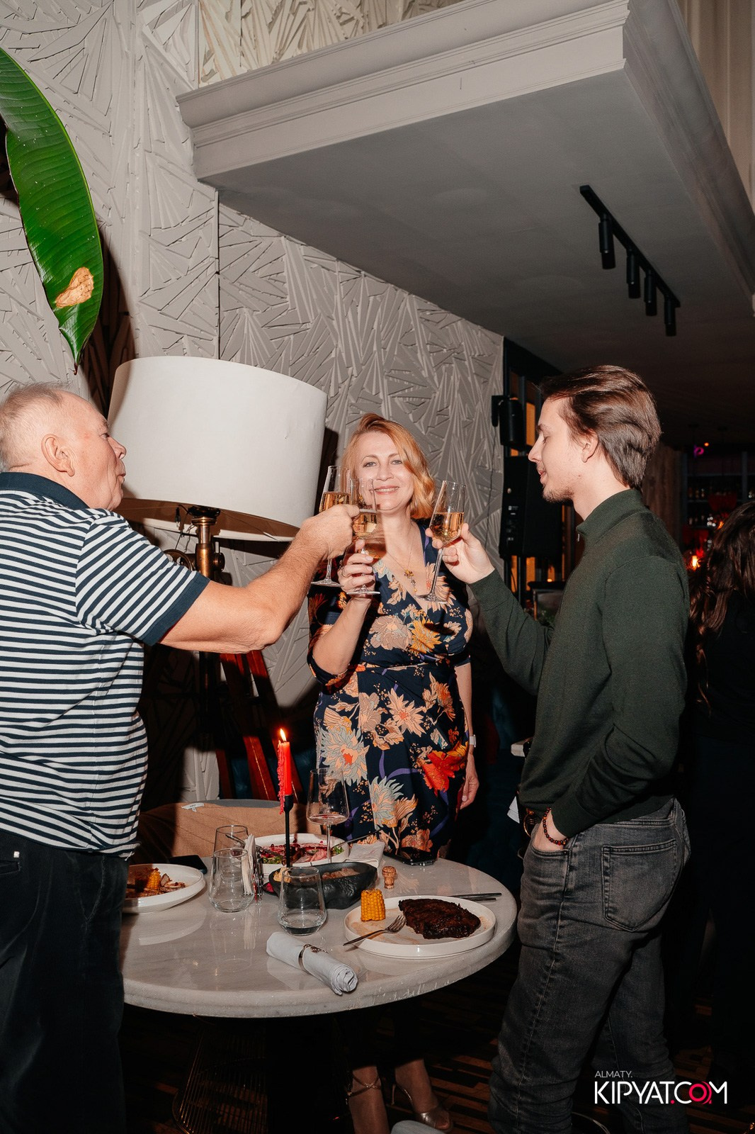 РЕСТОРАН BARFLY. КИПЯТКОМ АЛМАТЫ!