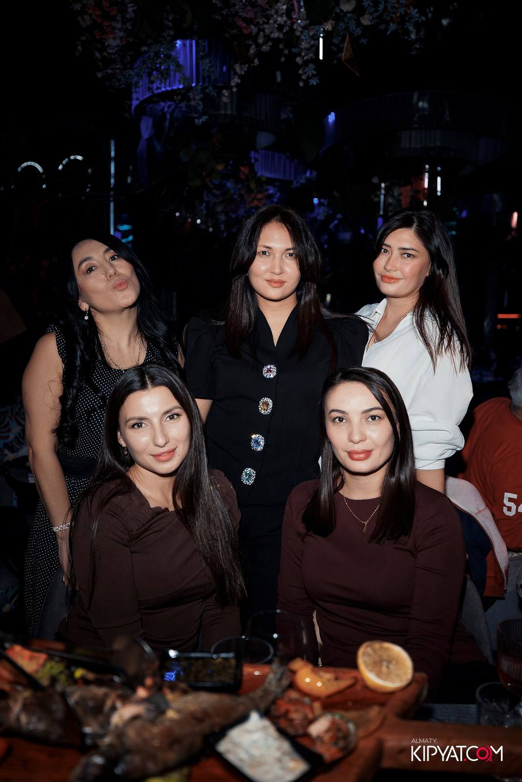 FRIENDS BAR & TERRACE. КИПЯТКОМ АЛМАТЫ!